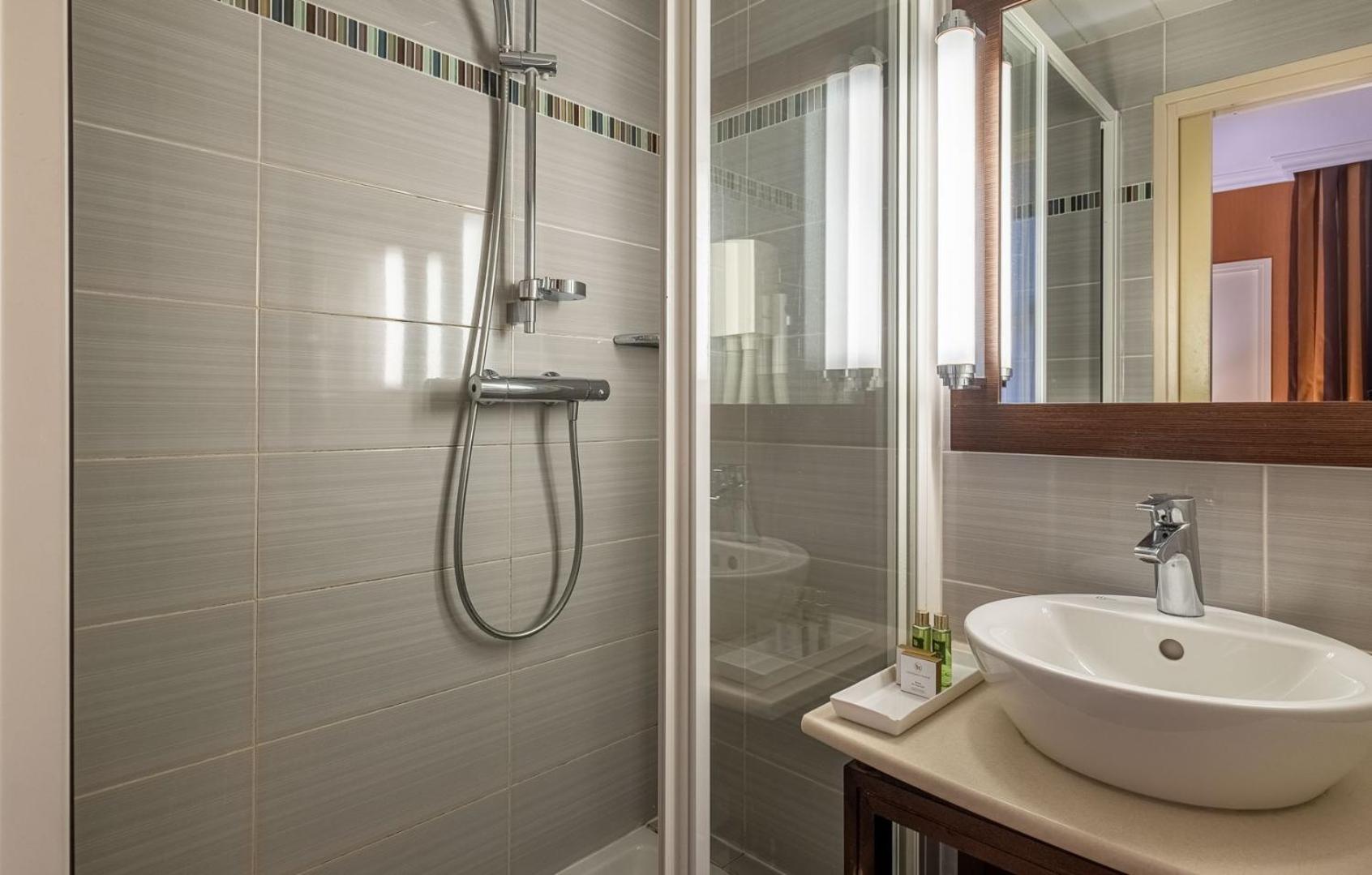 CLASSIC Double Room – Courtyard View photo 3