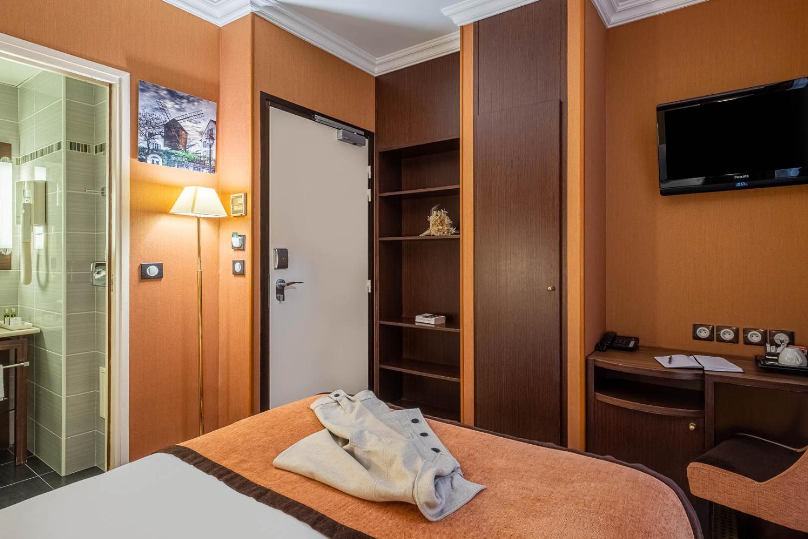 CLASSIC Double Room – Courtyard View photo 3