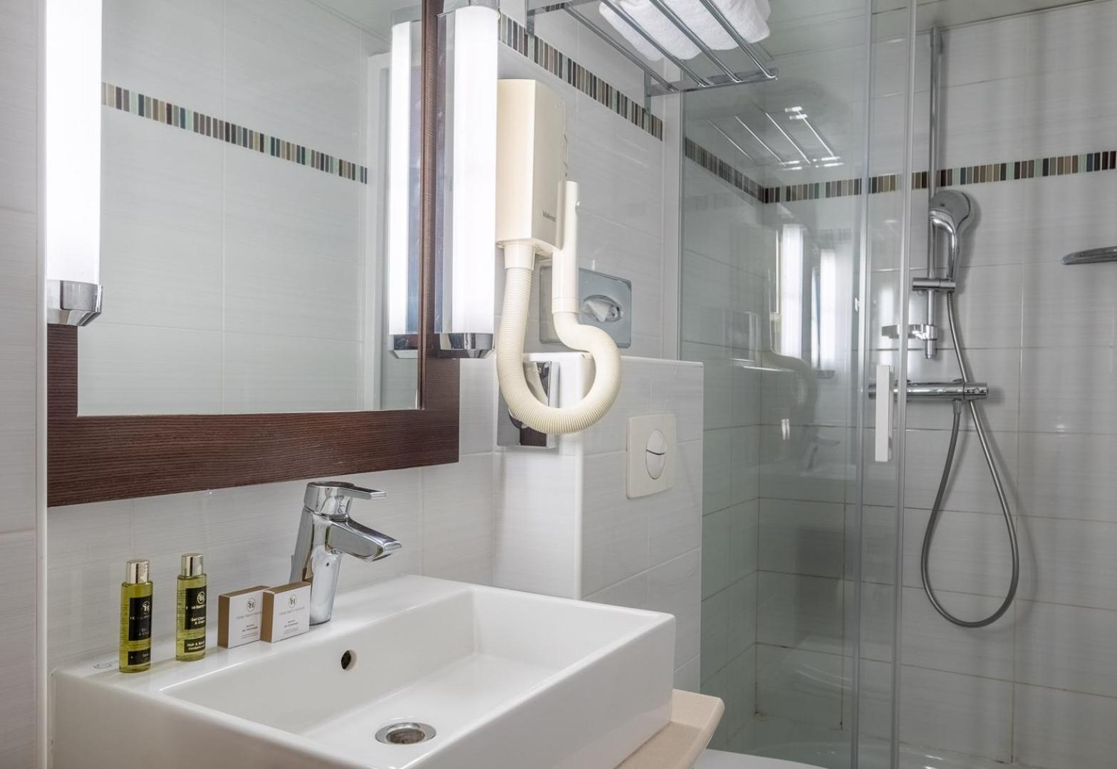 CLASSIC COMFORT Double Room – Courtyard view photo 3