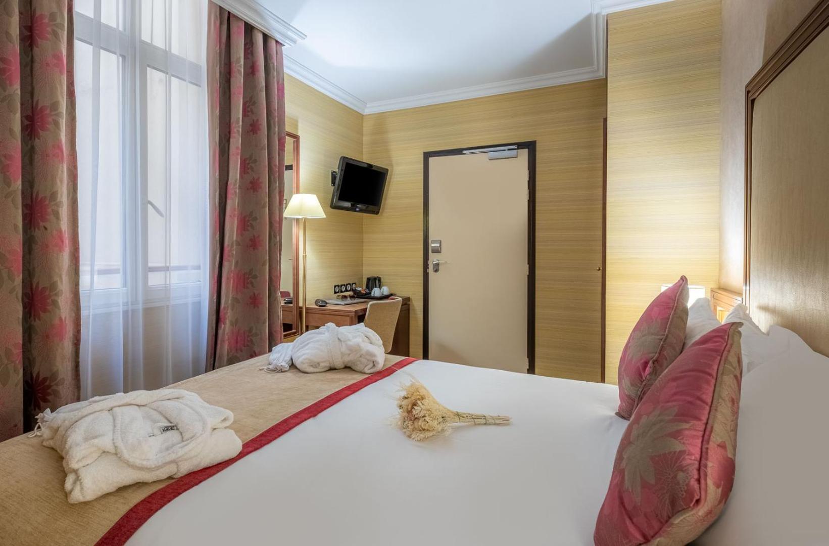 CLASSIC COMFORT Double Room – Courtyard view photo 1