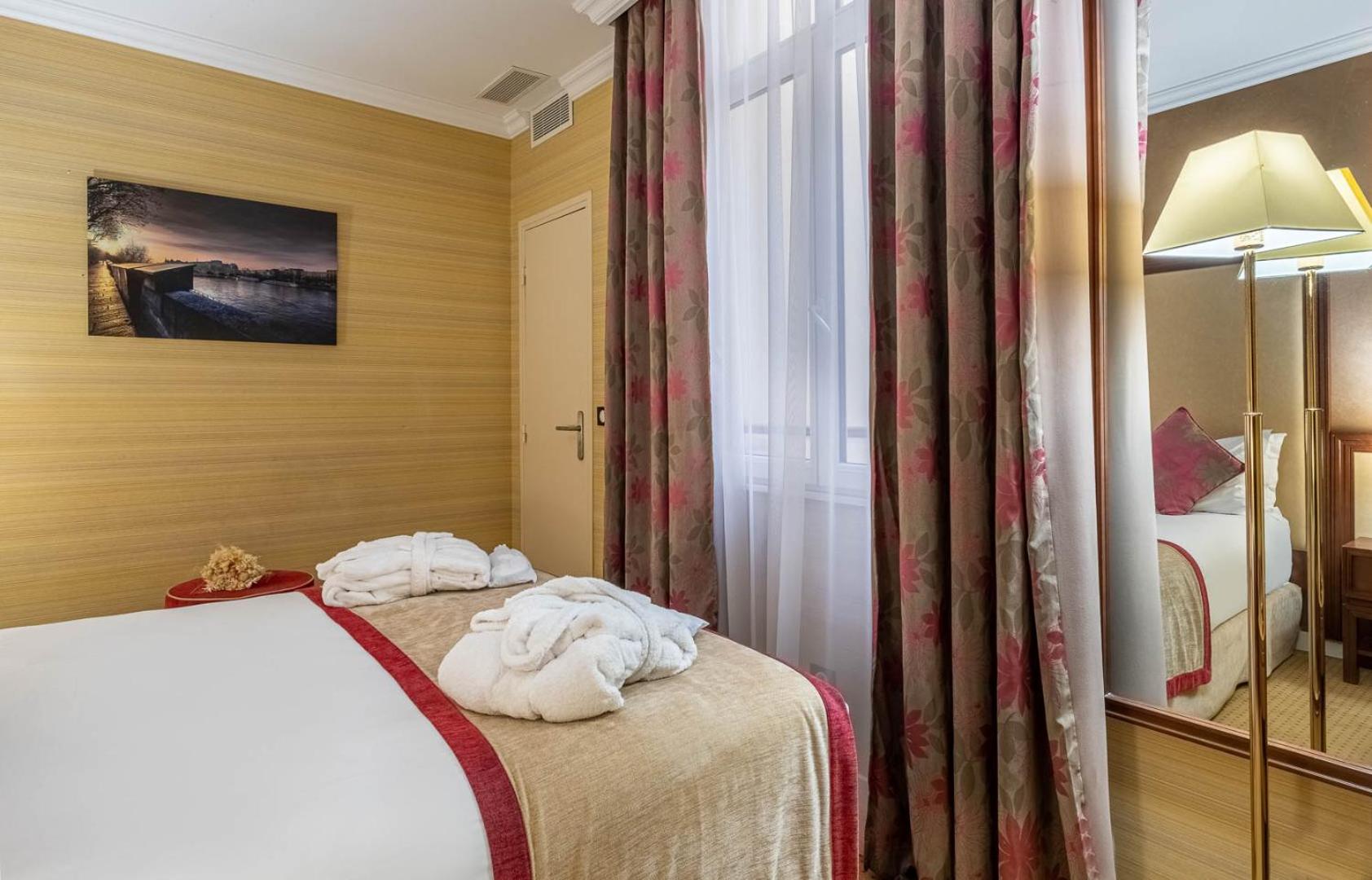 CLASSIC COMFORT Double Room – Courtyard view photo 2