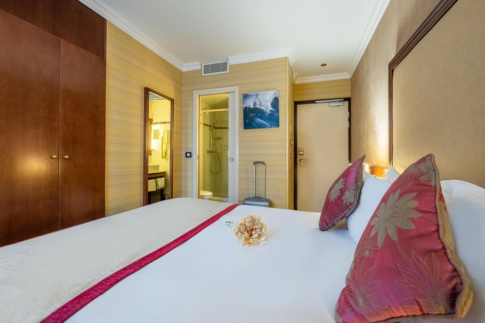 DELUXE Double Room – City View photo 3
