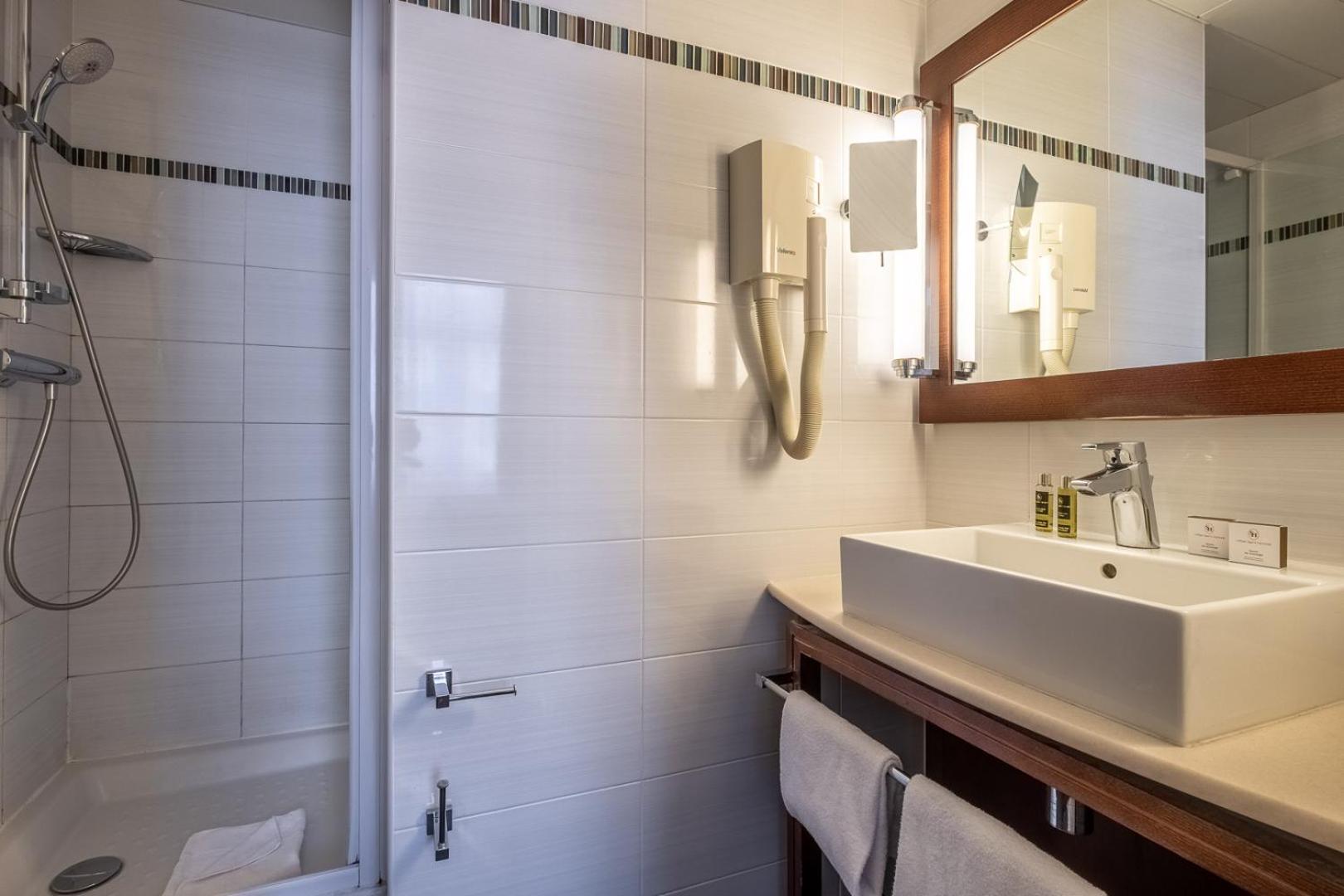 DELUXE Double Room – City View photo 2