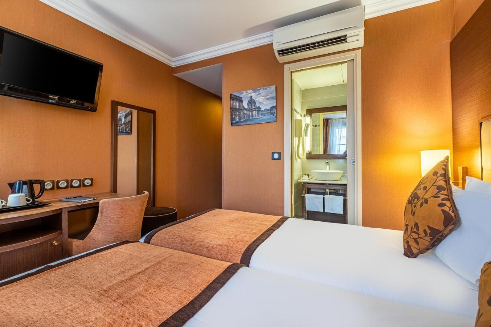 SUPERIOR COMFORT Double Room – City View photo 2