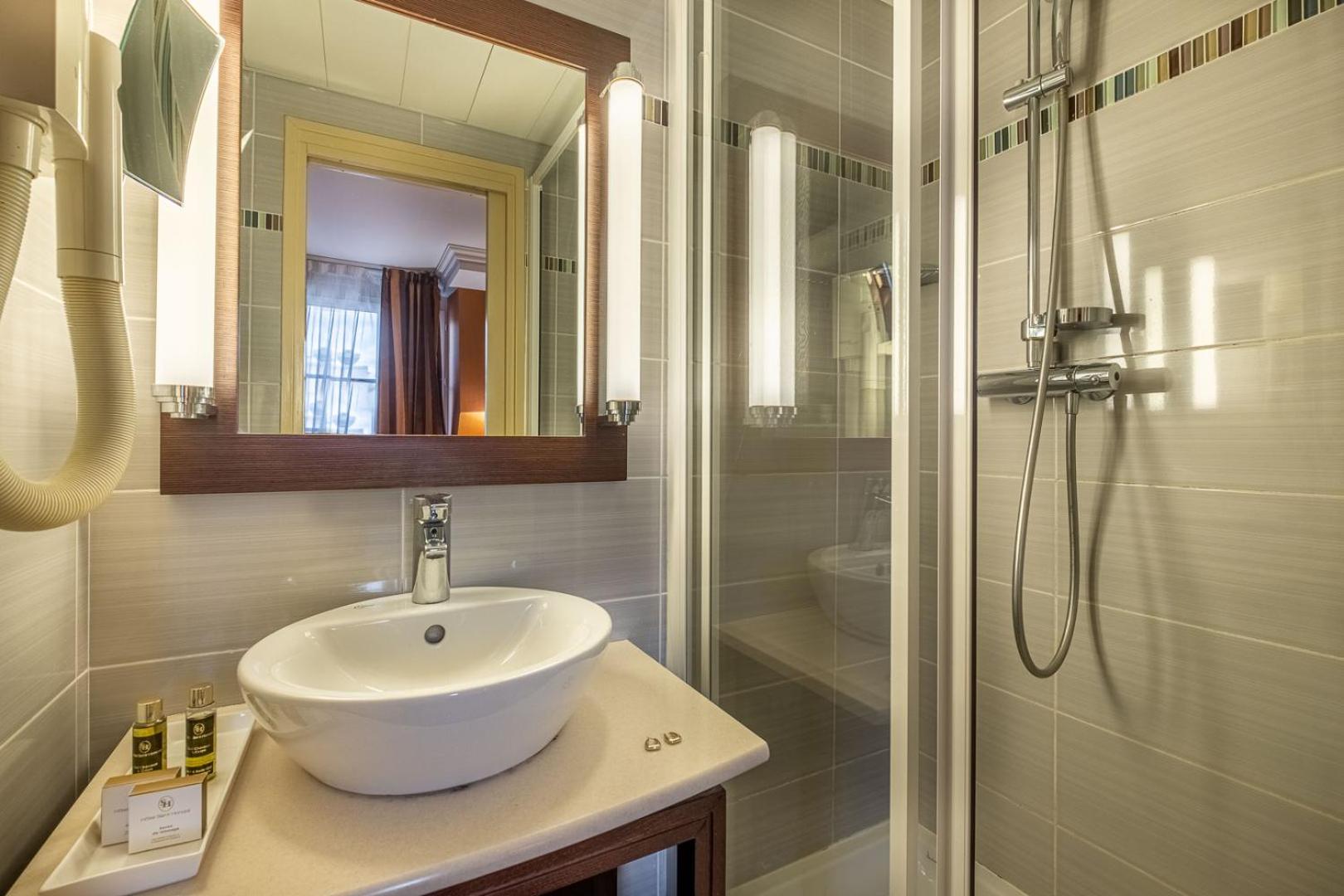 SUPERIOR COMFORT Double Room – City View photo 3