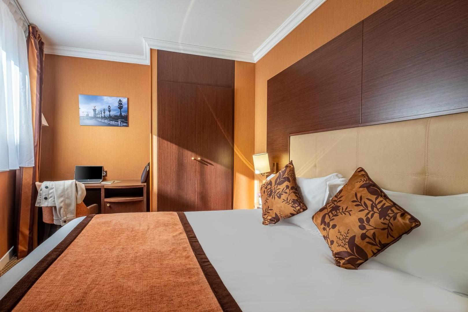 SUPERIOR Double Room – Courtyard View photo 1