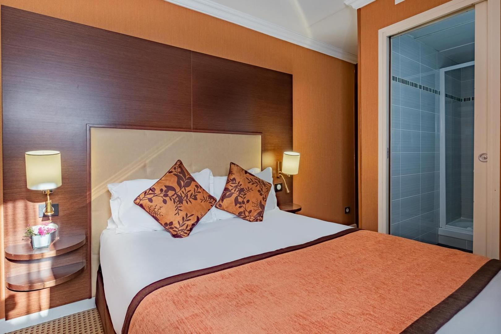 SUPERIOR Double Room – Courtyard View photo 2