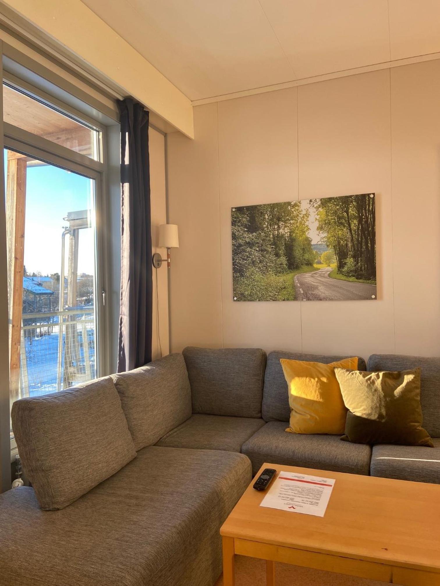 Large Apartment - Photo 2