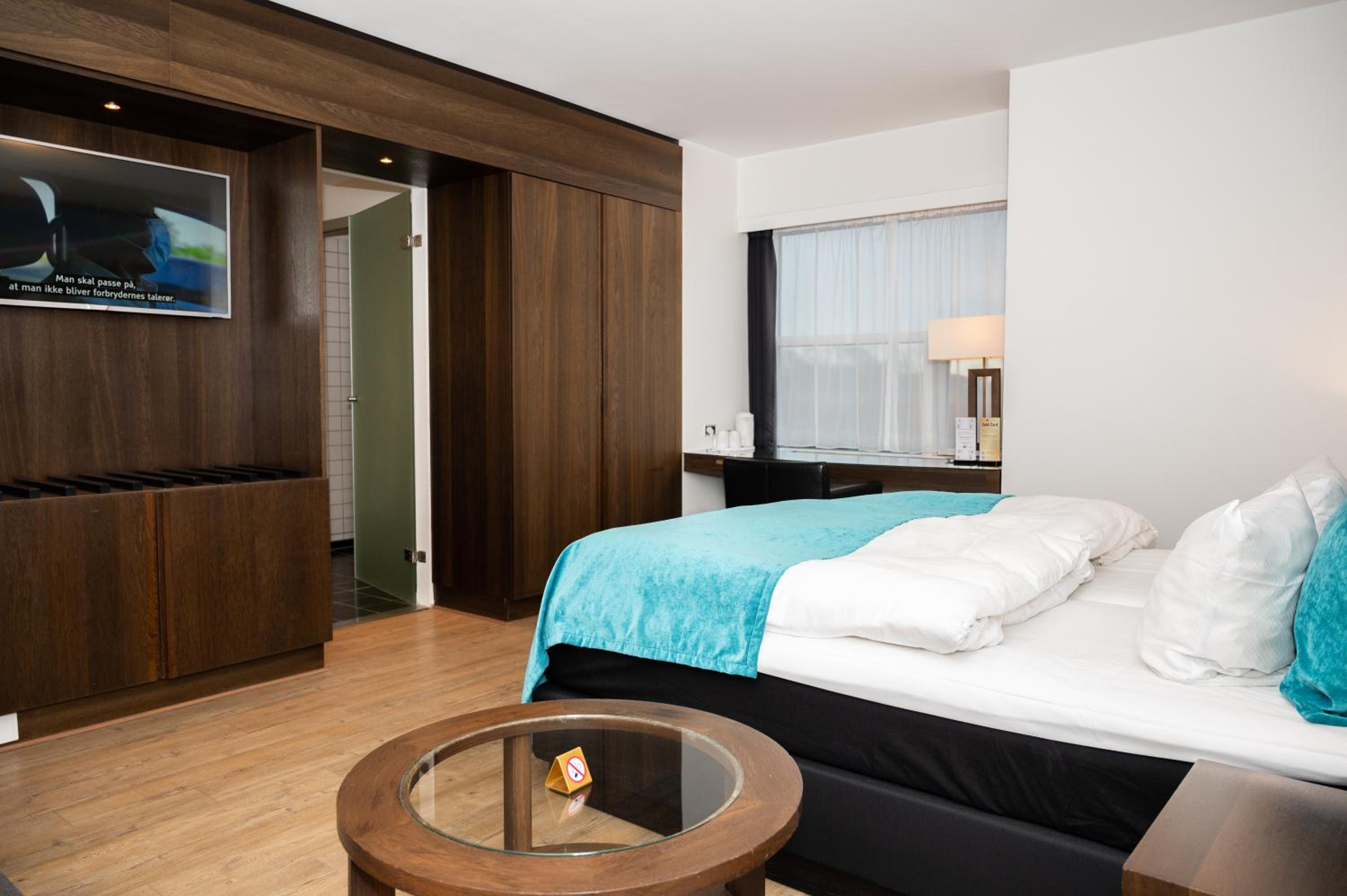 Superior Double Room thumbnail 6