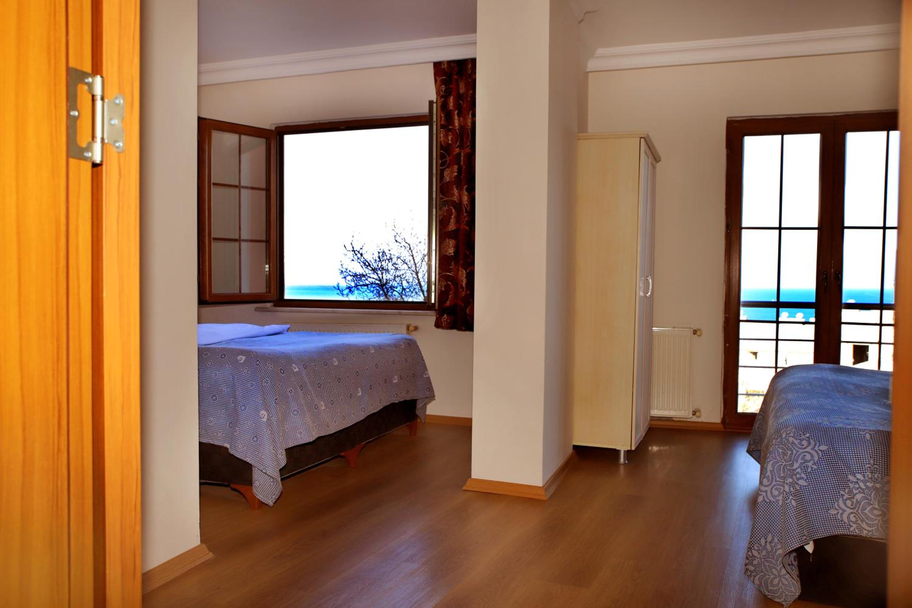 Quadruple Room with Sea View - Photo 1