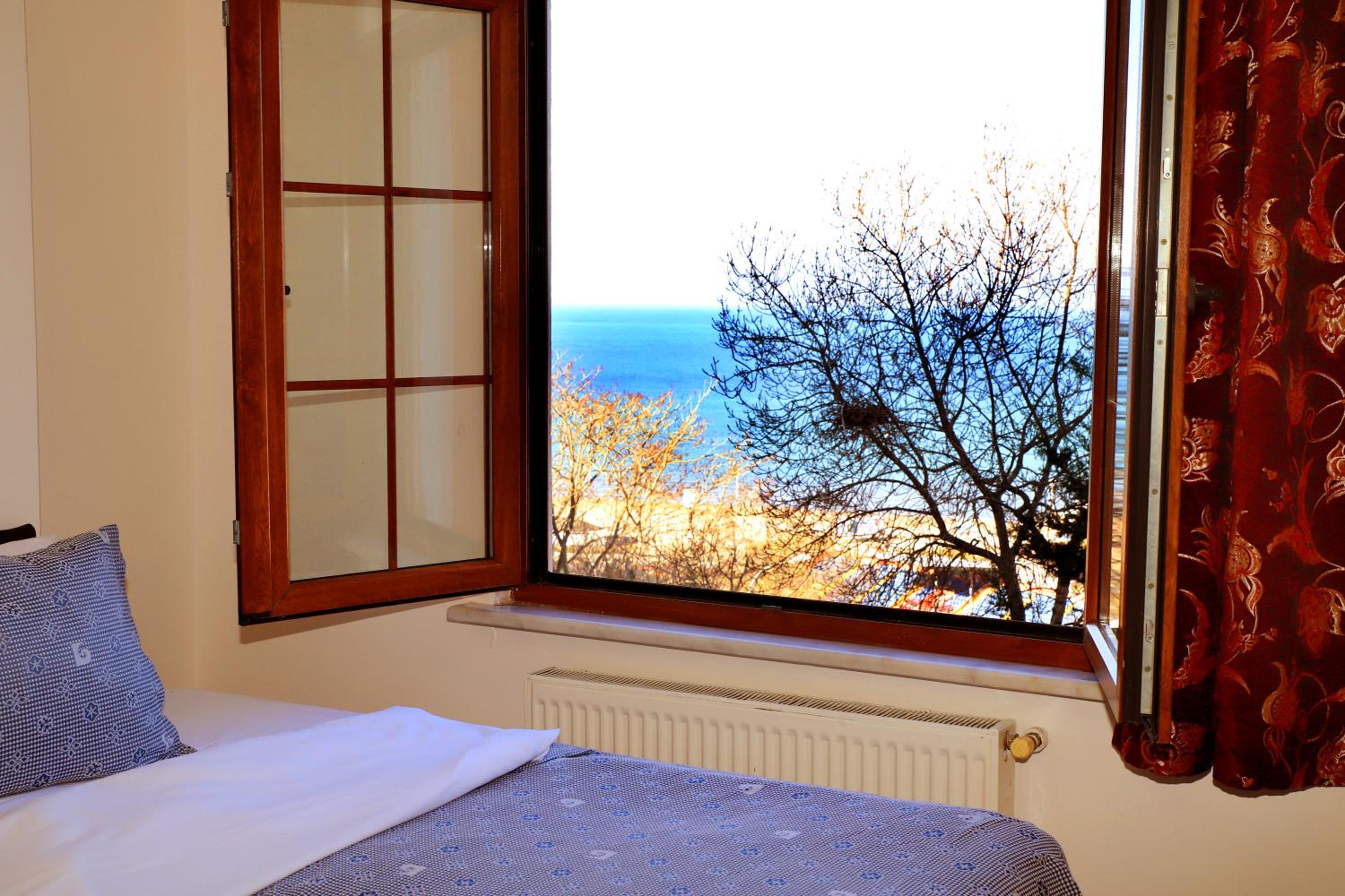 Double Room with Sea View - Photo 4