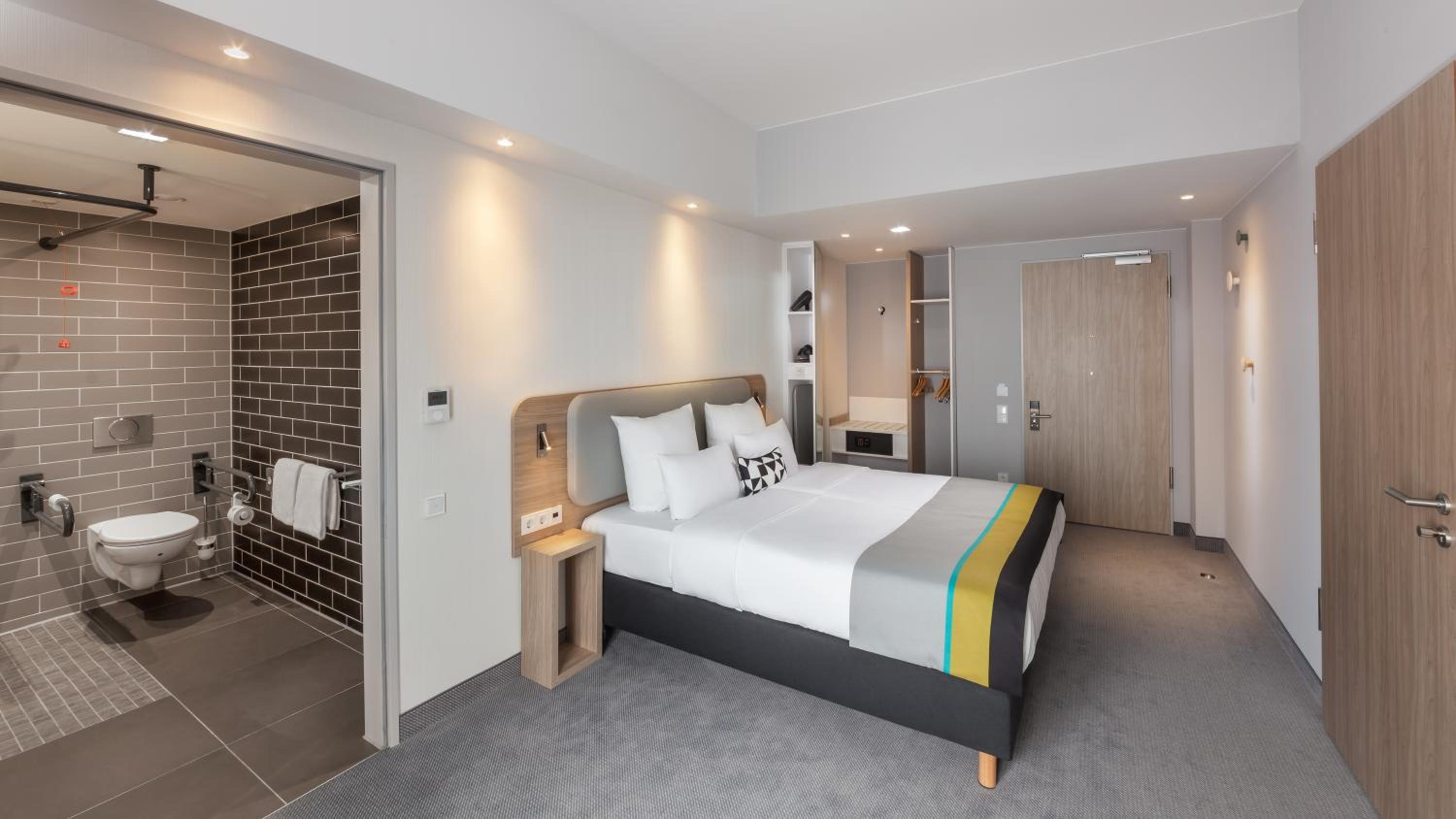 Standard Queen Room - Accessible