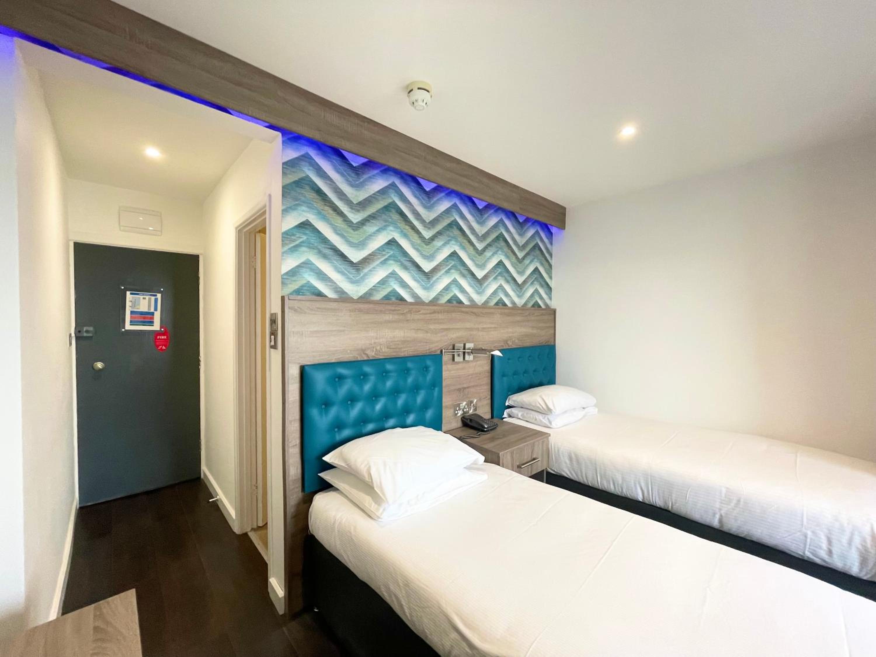 Twin Room with Sea View - Photo 2
