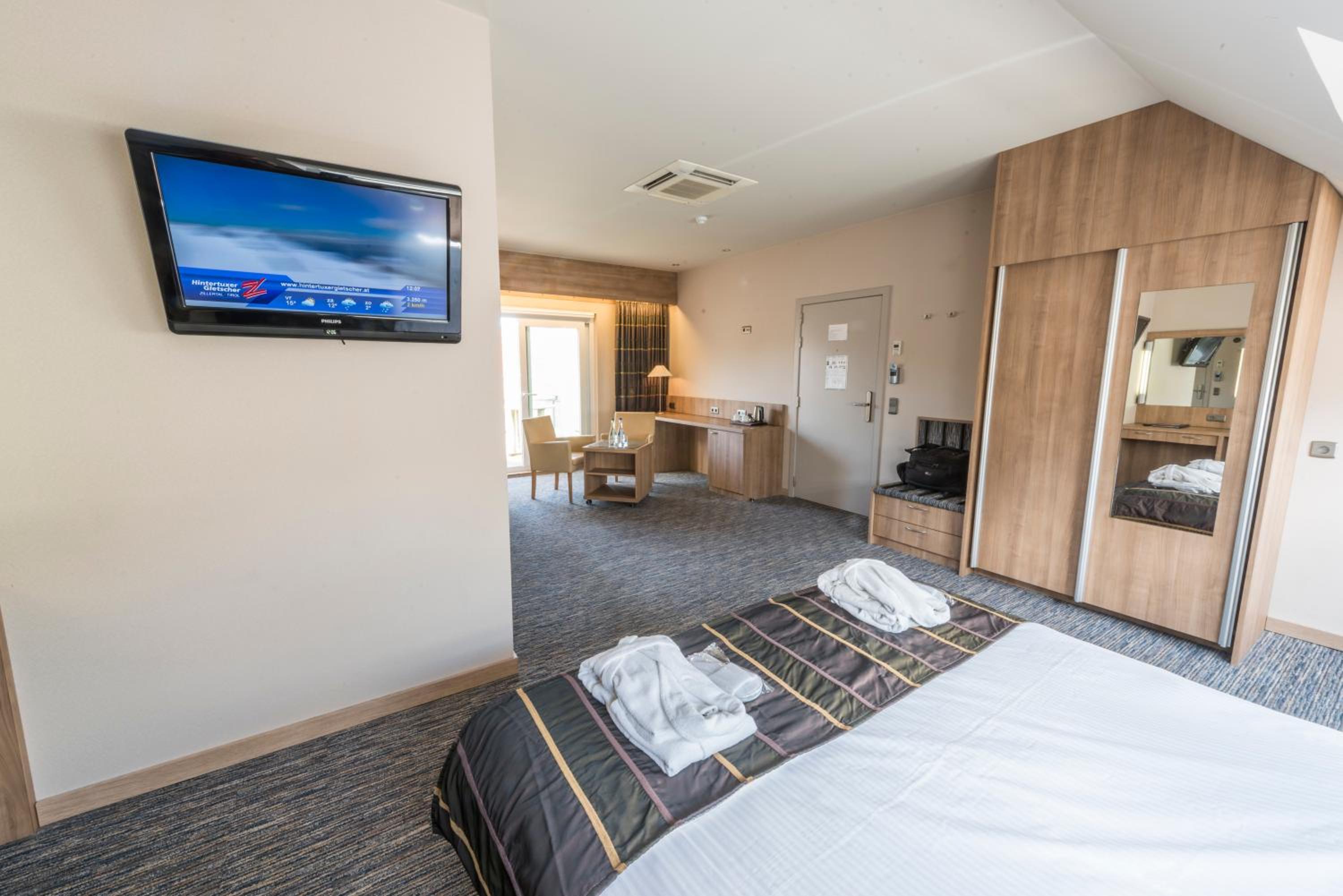 Executive Suite - Photo 5