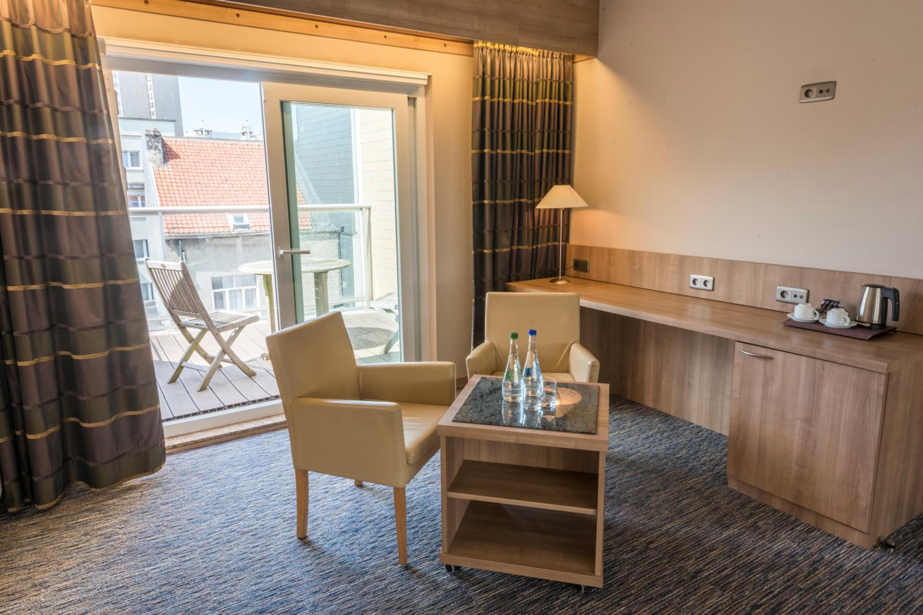 Executive Suite - Photo 2