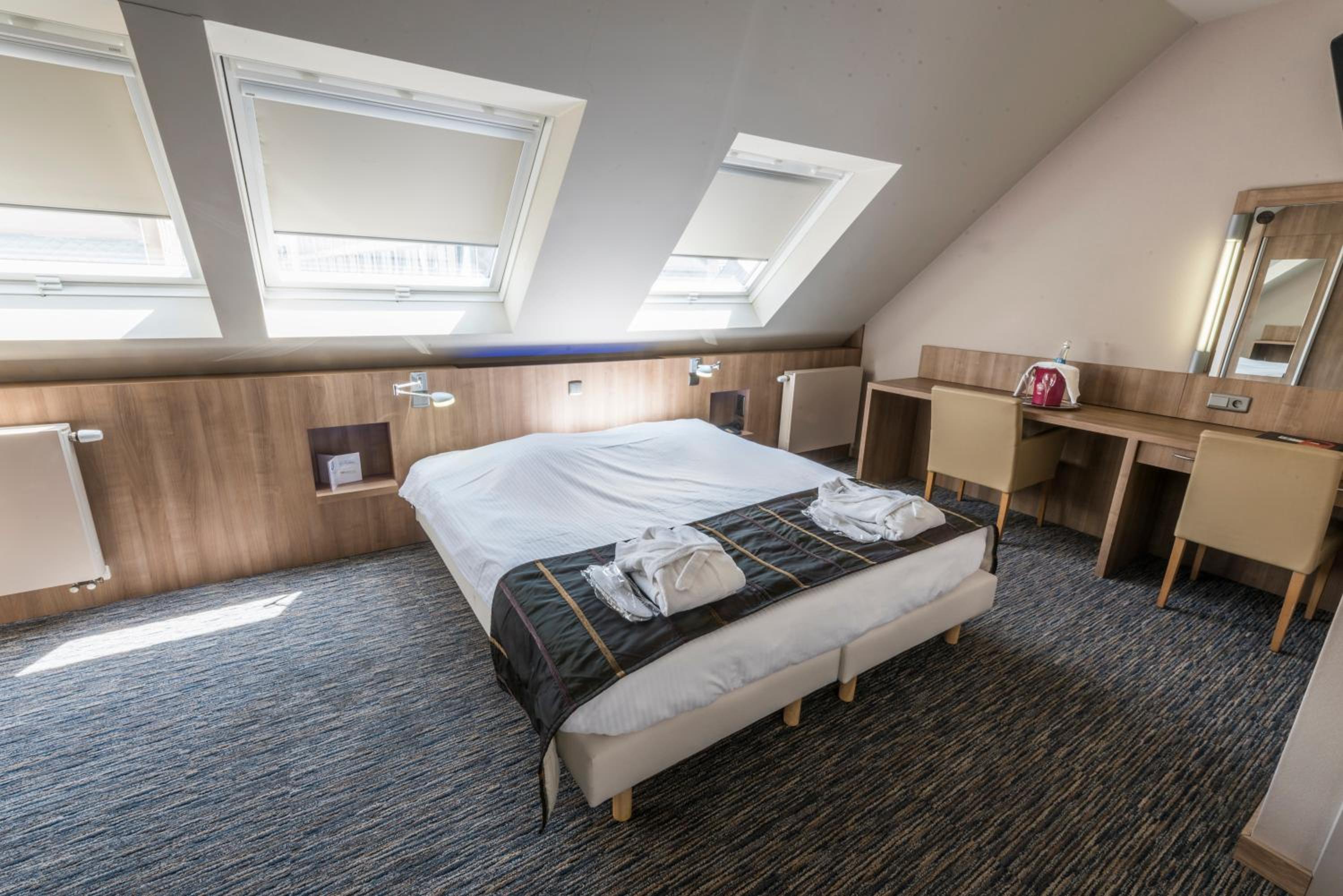 Executive Suite - Photo 1