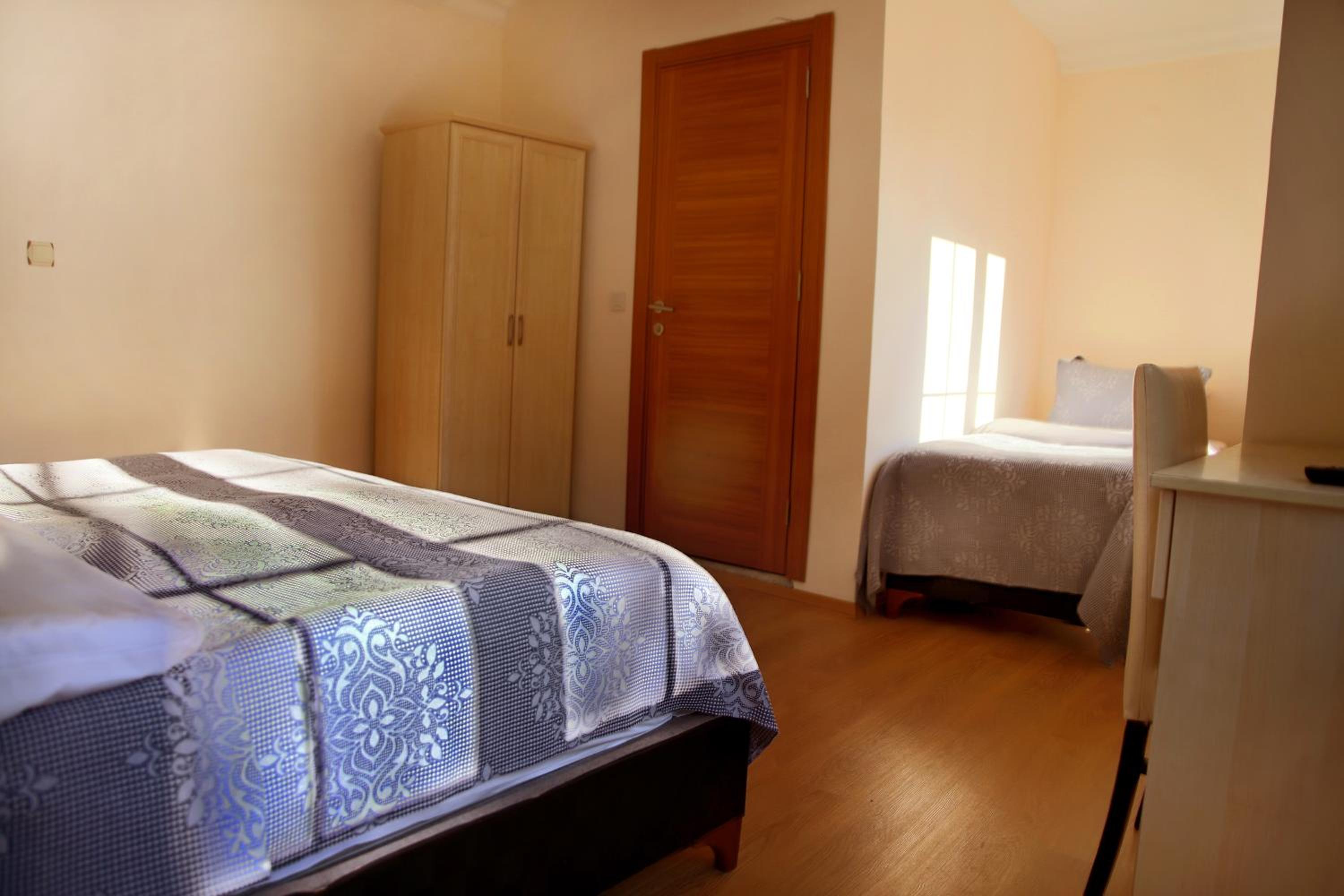Superior Triple Room with Sea View - Photo 4