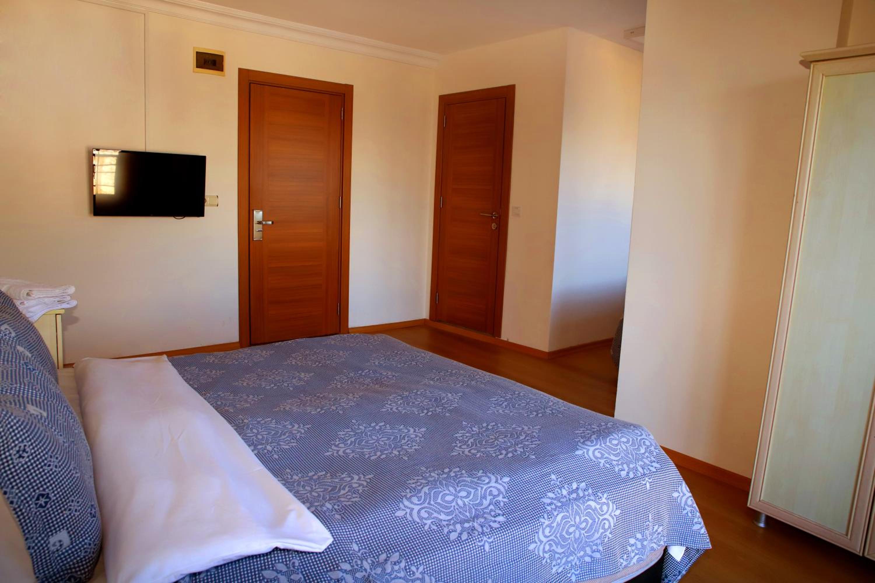 Double Room with Sea View - Photo 3