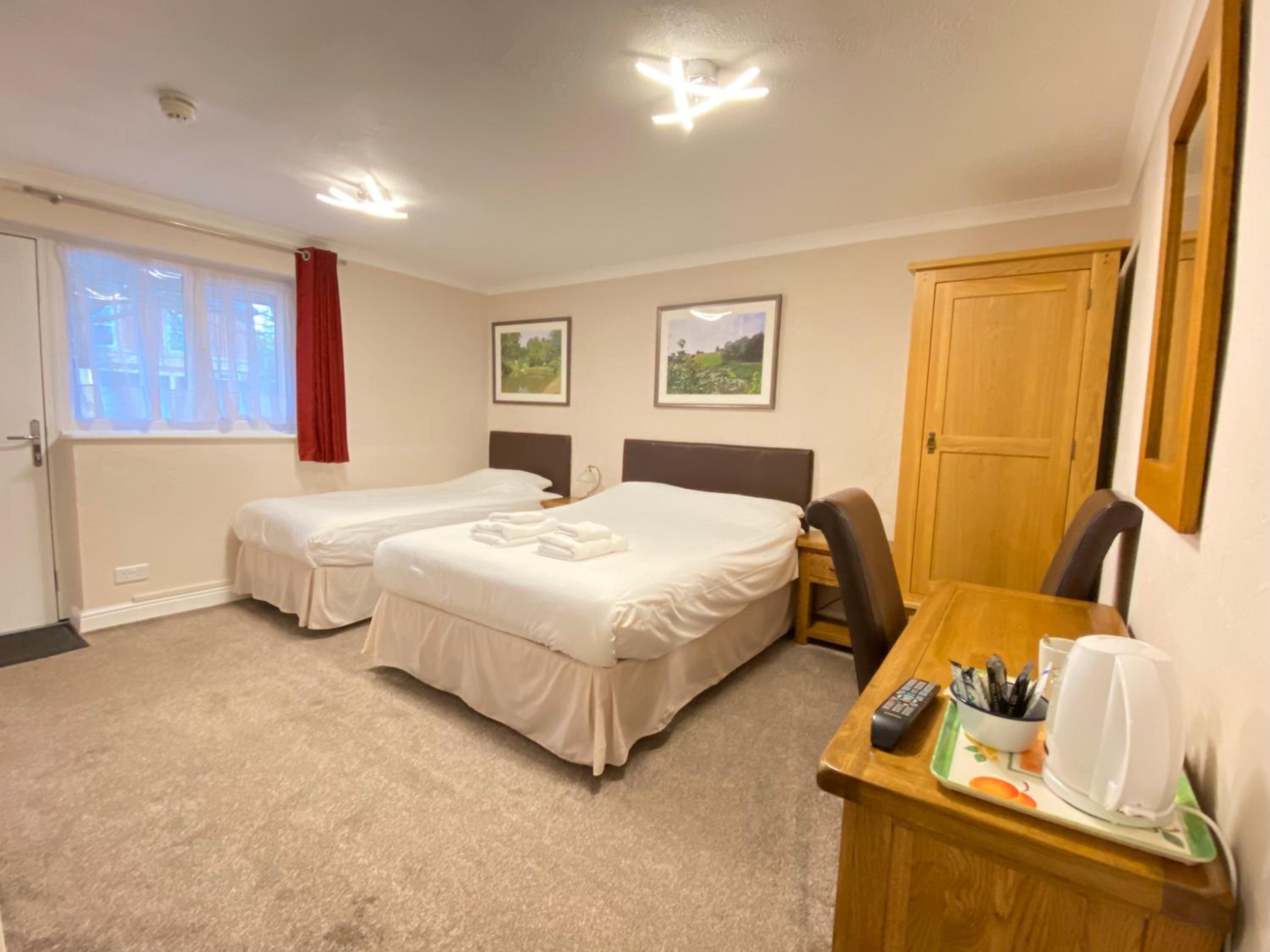 Large Double or Twin Room photo 1