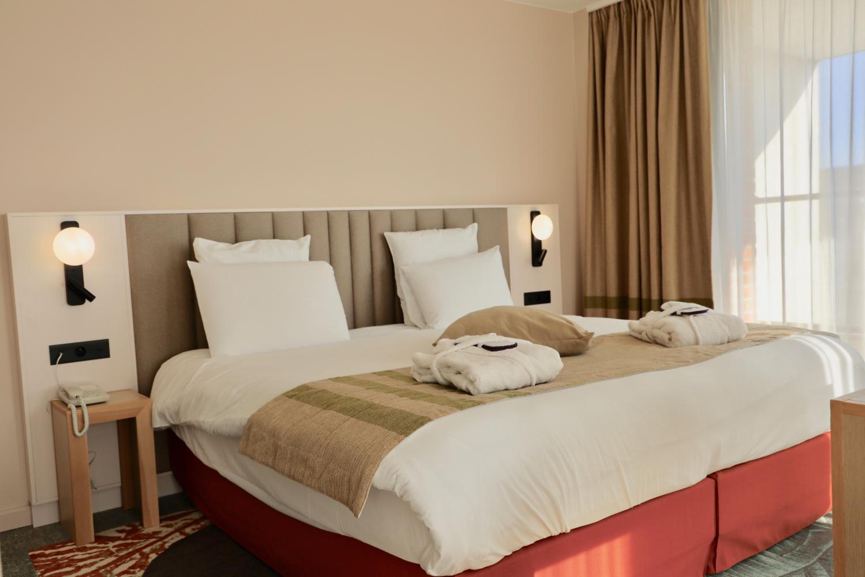 Suite with View - Photo 9