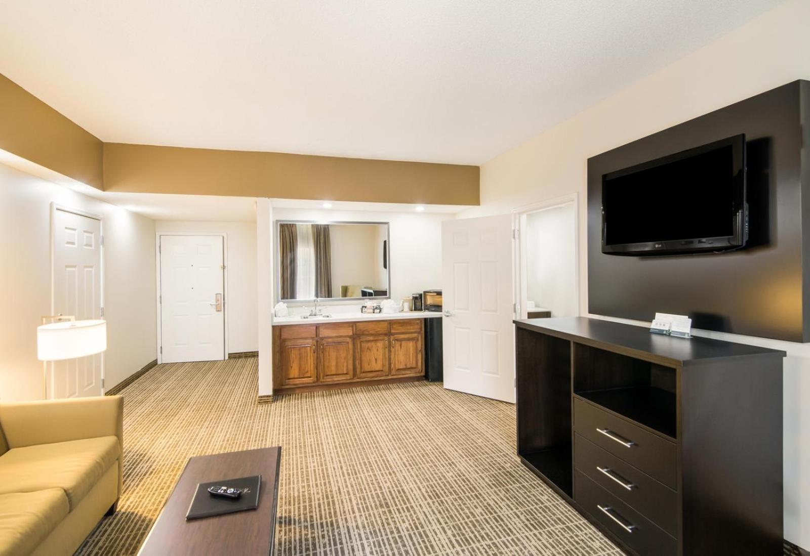 King Suite - Accessible/Non-Smoking - Photo 3