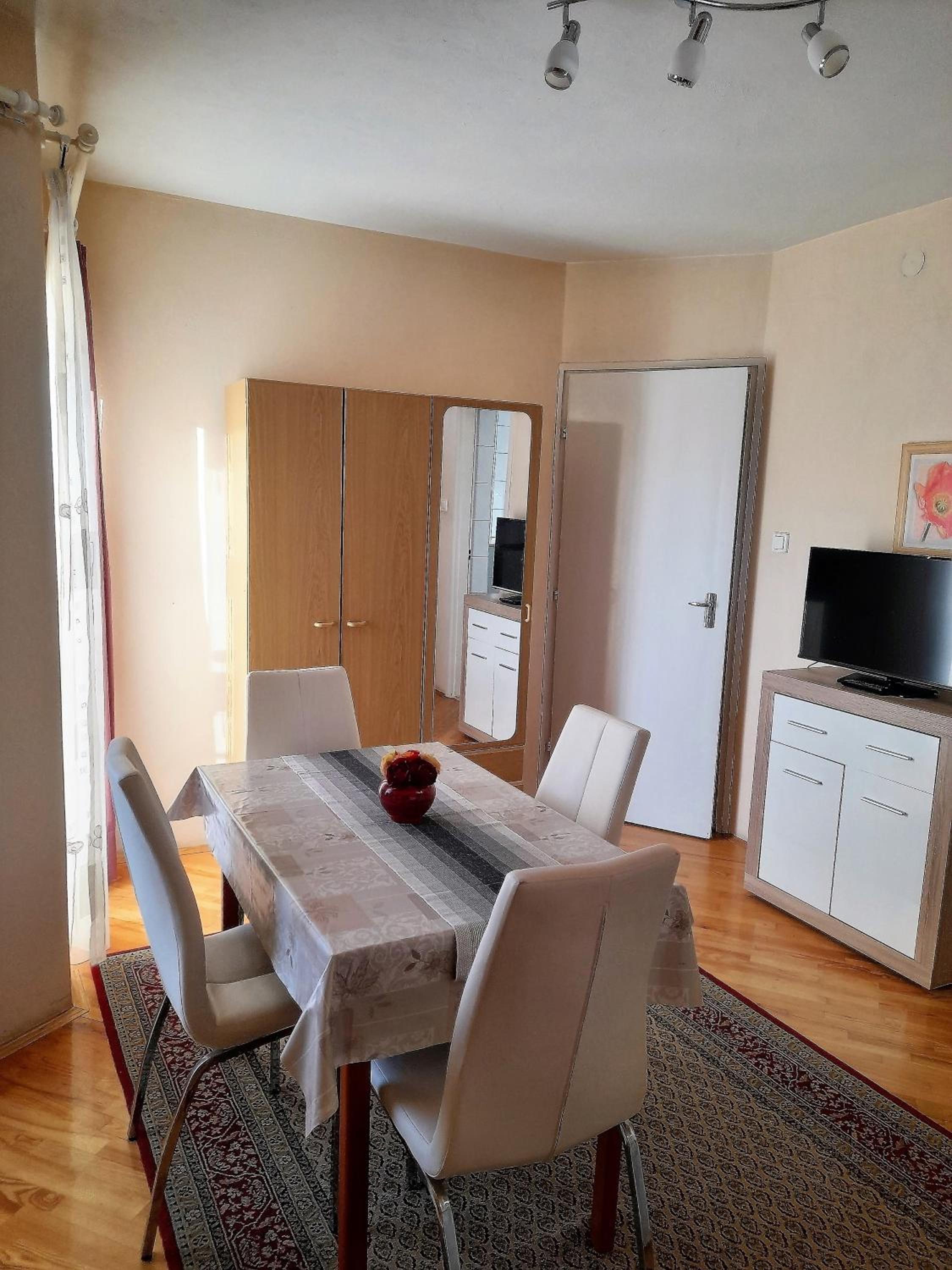 Studio - Split Level photo 2