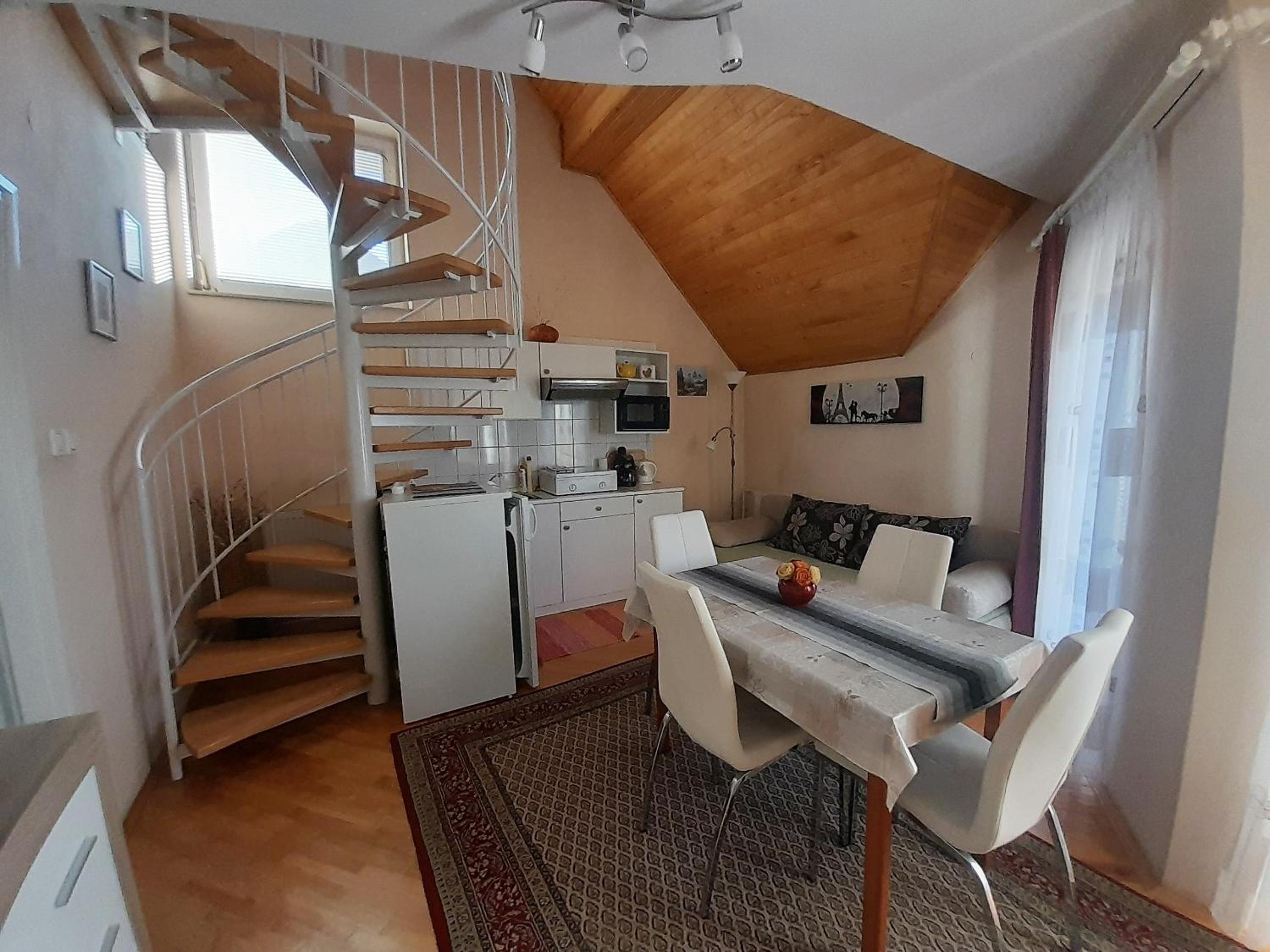 Studio - Split Level photo 3