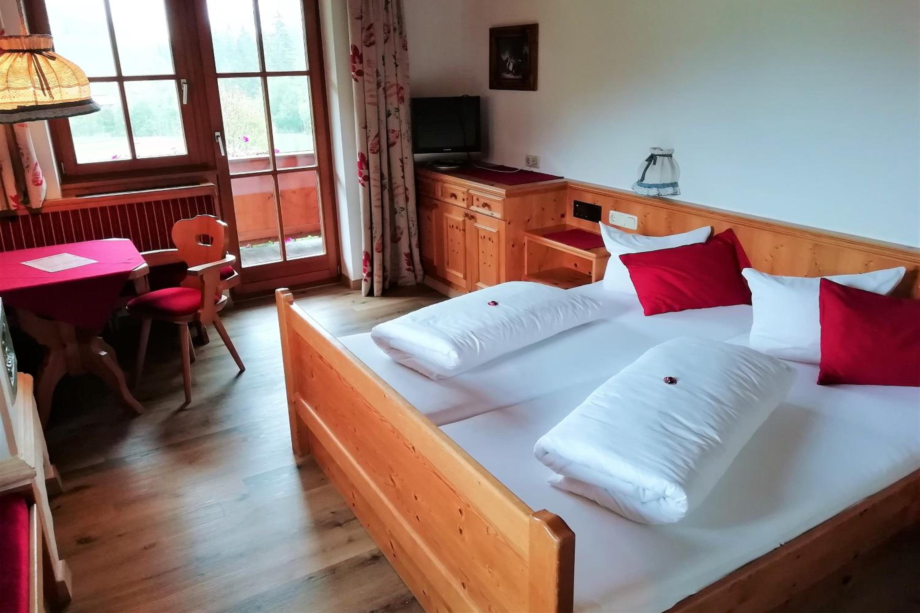 Comfort Double Room with Bathroom - Photo 8