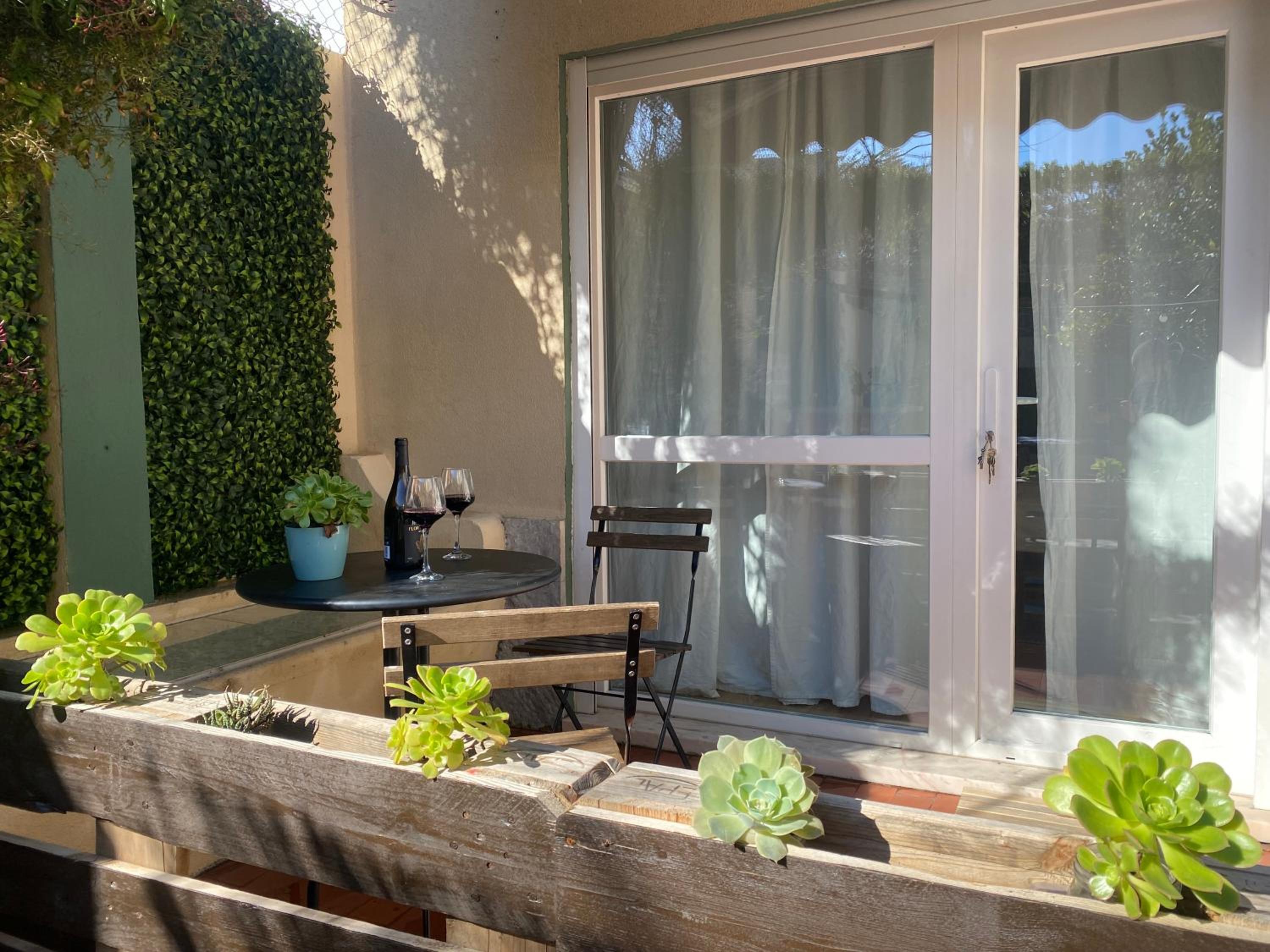 Bungalow with Garden View - Photo 7