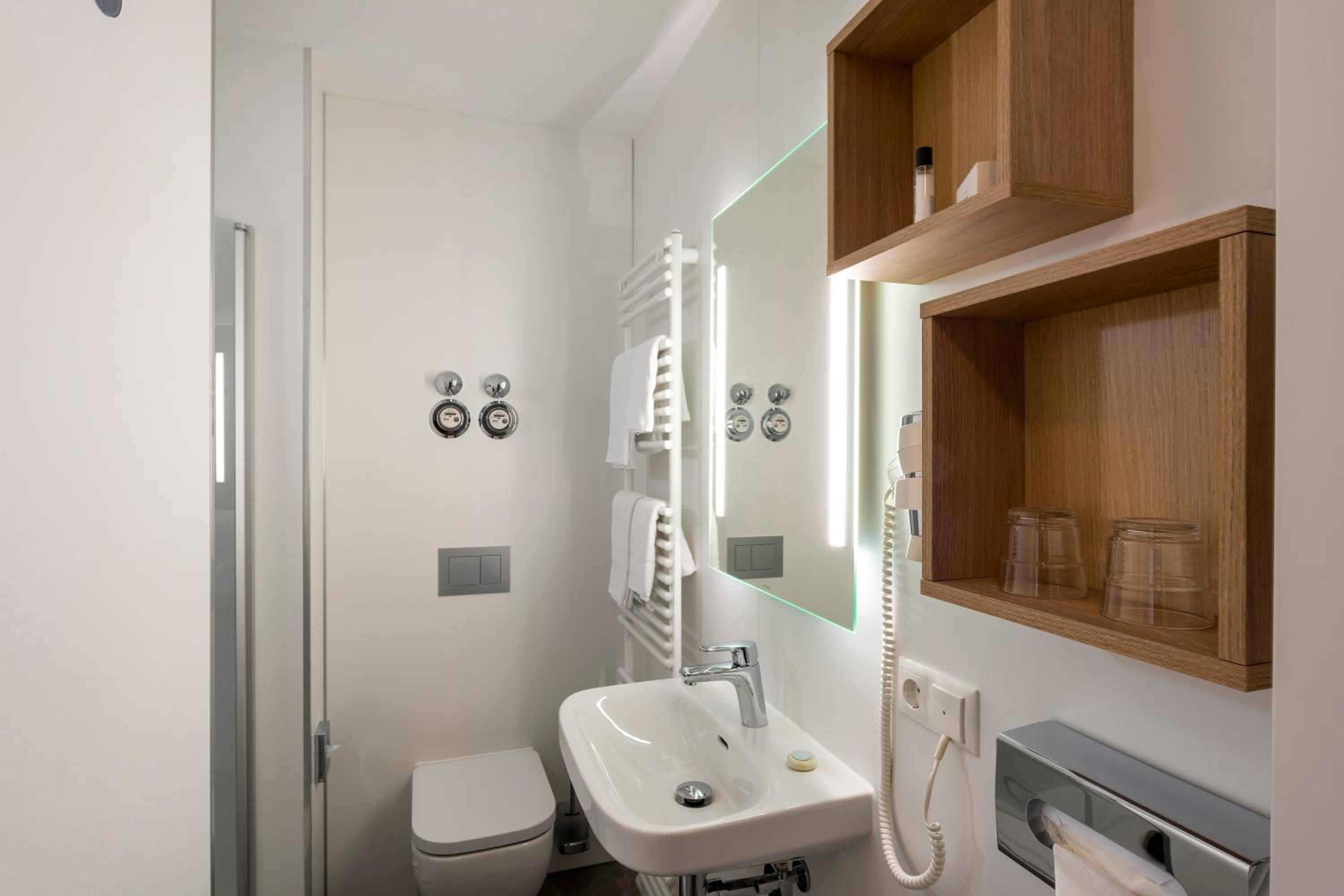 Double Room Pure thumbnail 6