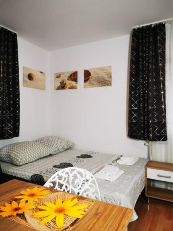 Family Room with Balcony photo 2