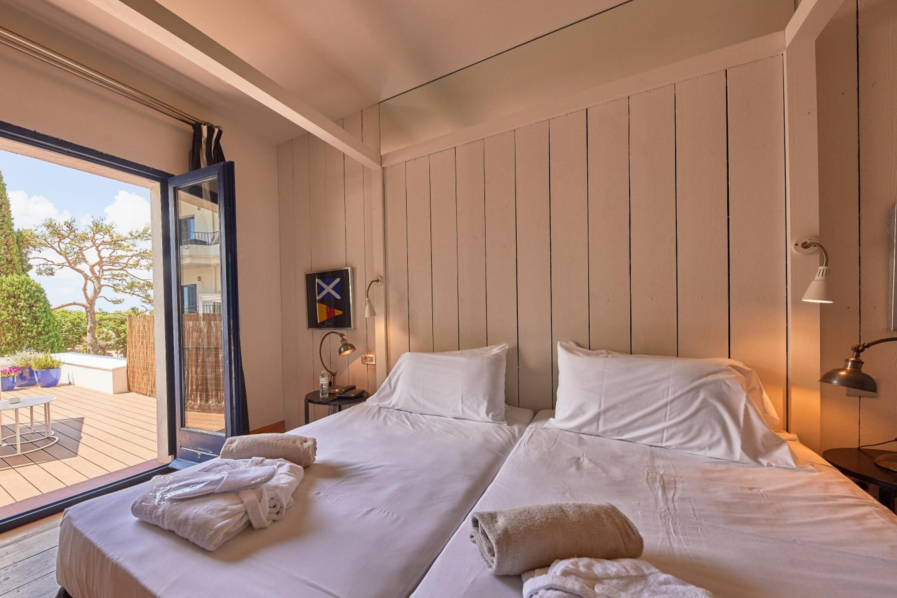 Superior Twin Room with Terrace and Garden View - Photo 5