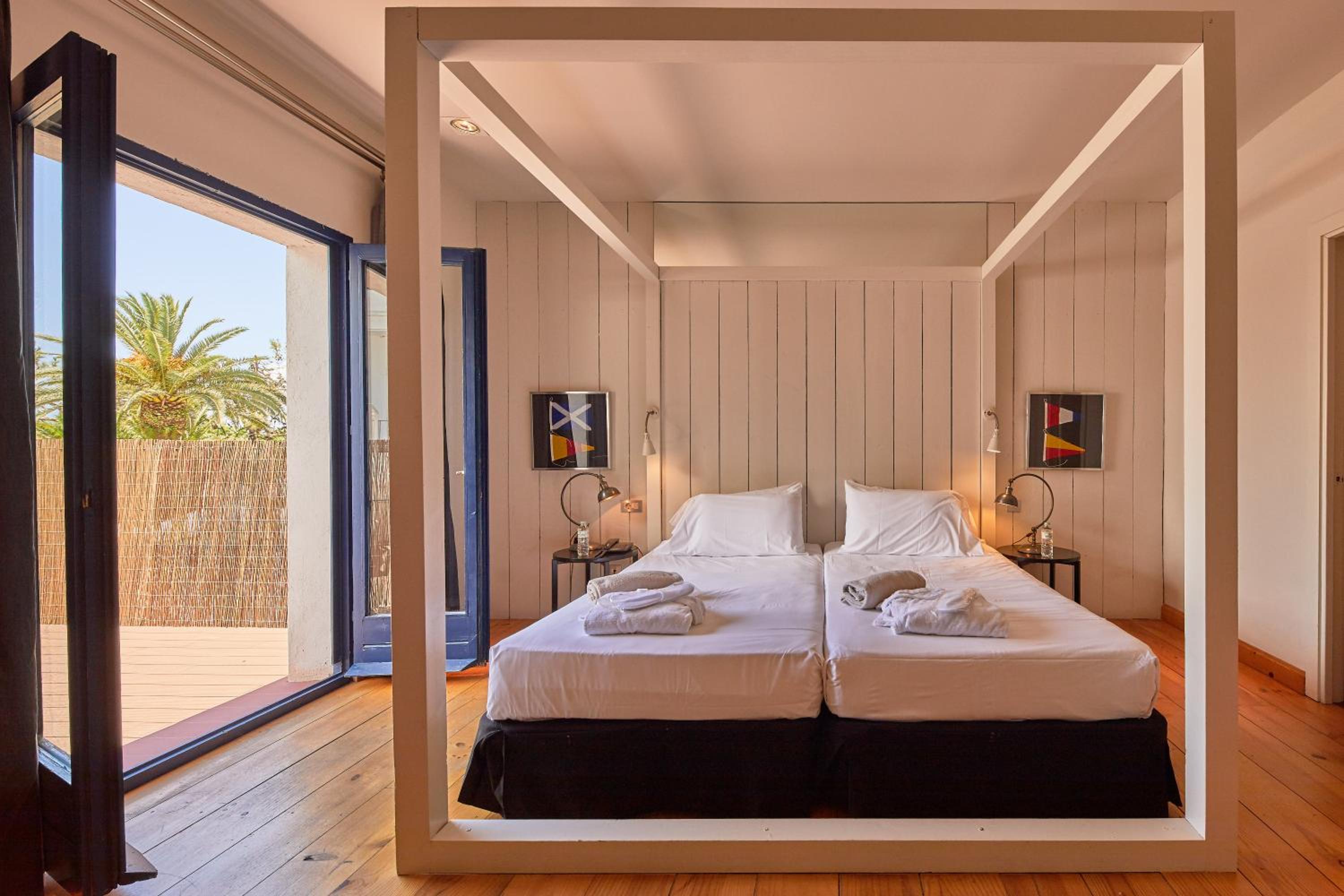 Superior Twin Room with Terrace and Garden View - Photo 9