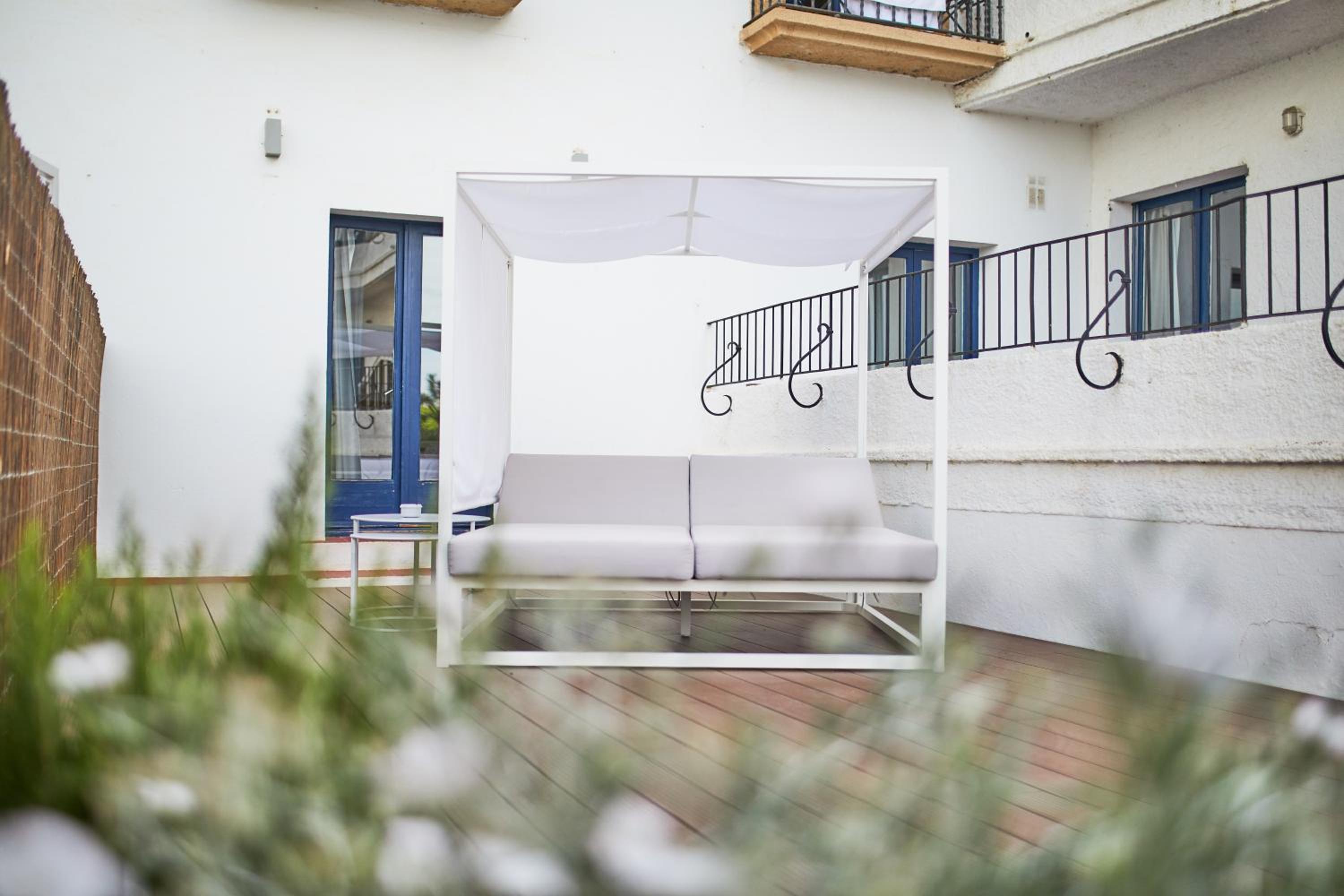Superior Twin Room with Terrace and Garden View - Photo 7