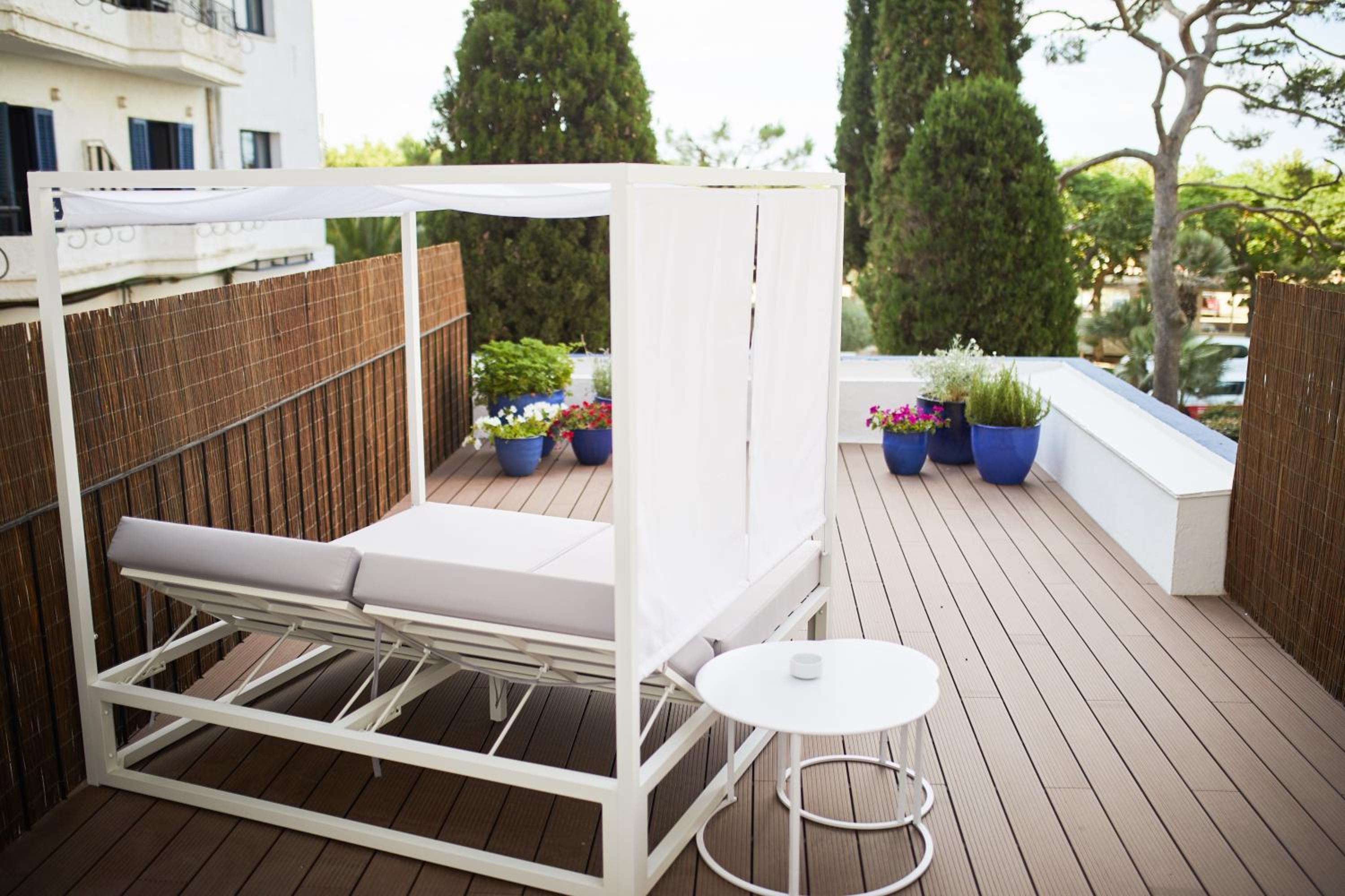 Superior Twin Room with Terrace and Garden View - Photo 13