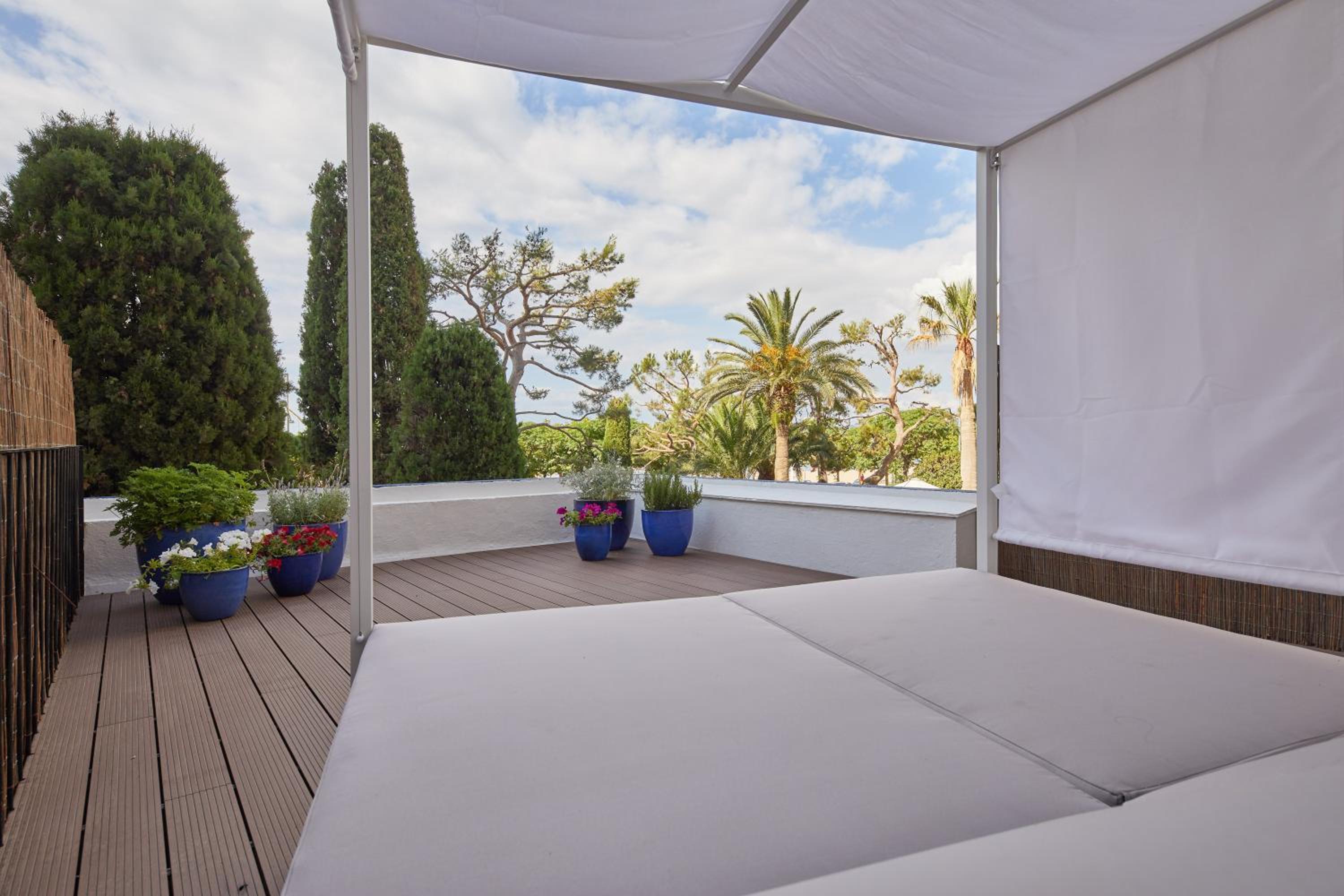 Superior Twin Room with Terrace and Garden View - Photo 14