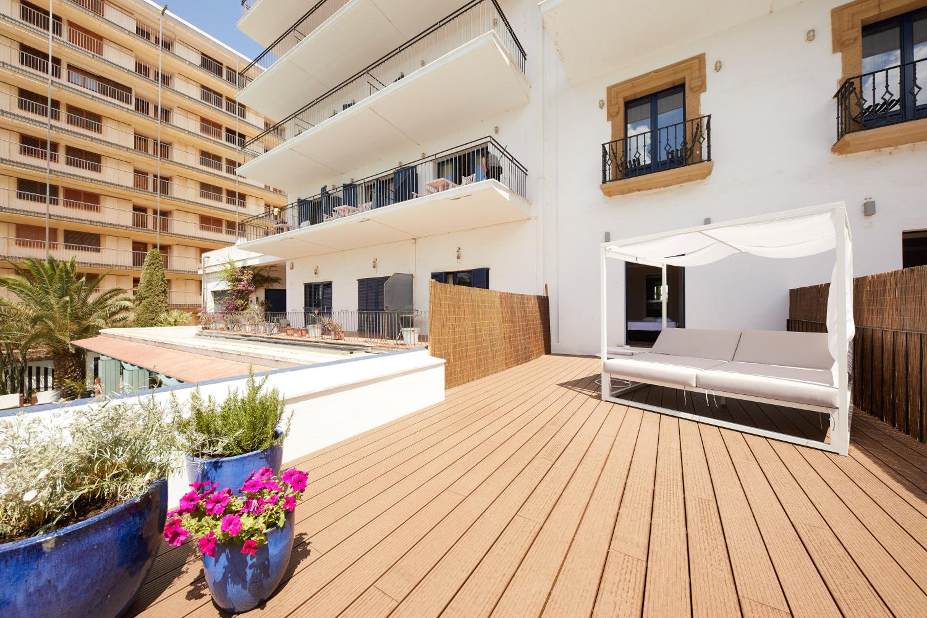 Superior Twin Room with Terrace and Garden View - Photo 18