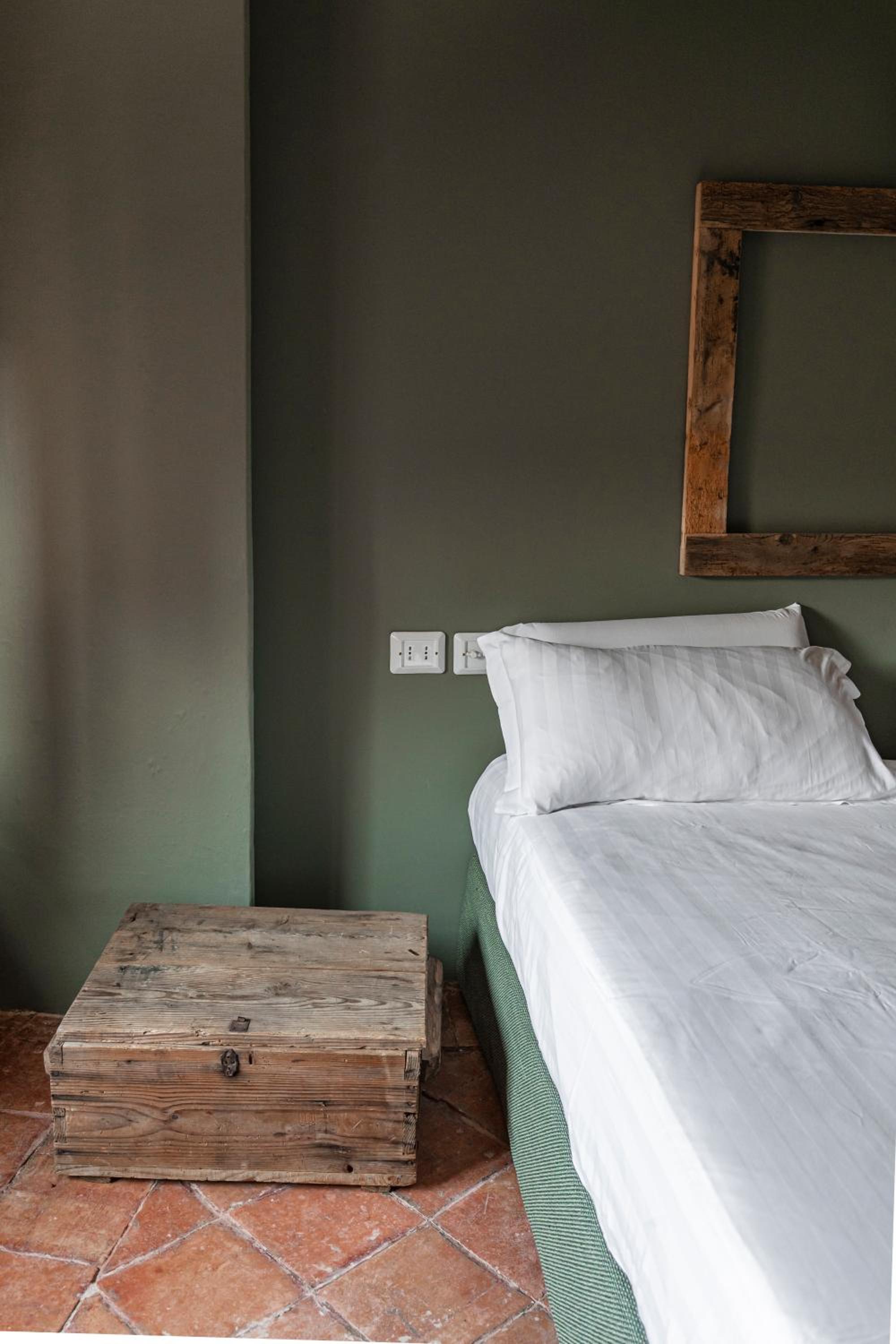 Standard Double Room - Photo 4