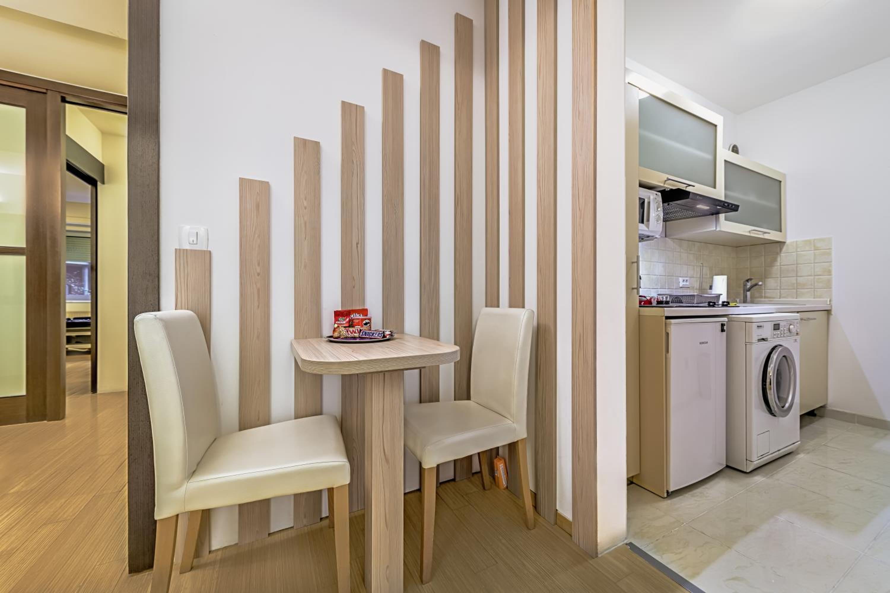One-Bedroom Suite - Photo 4