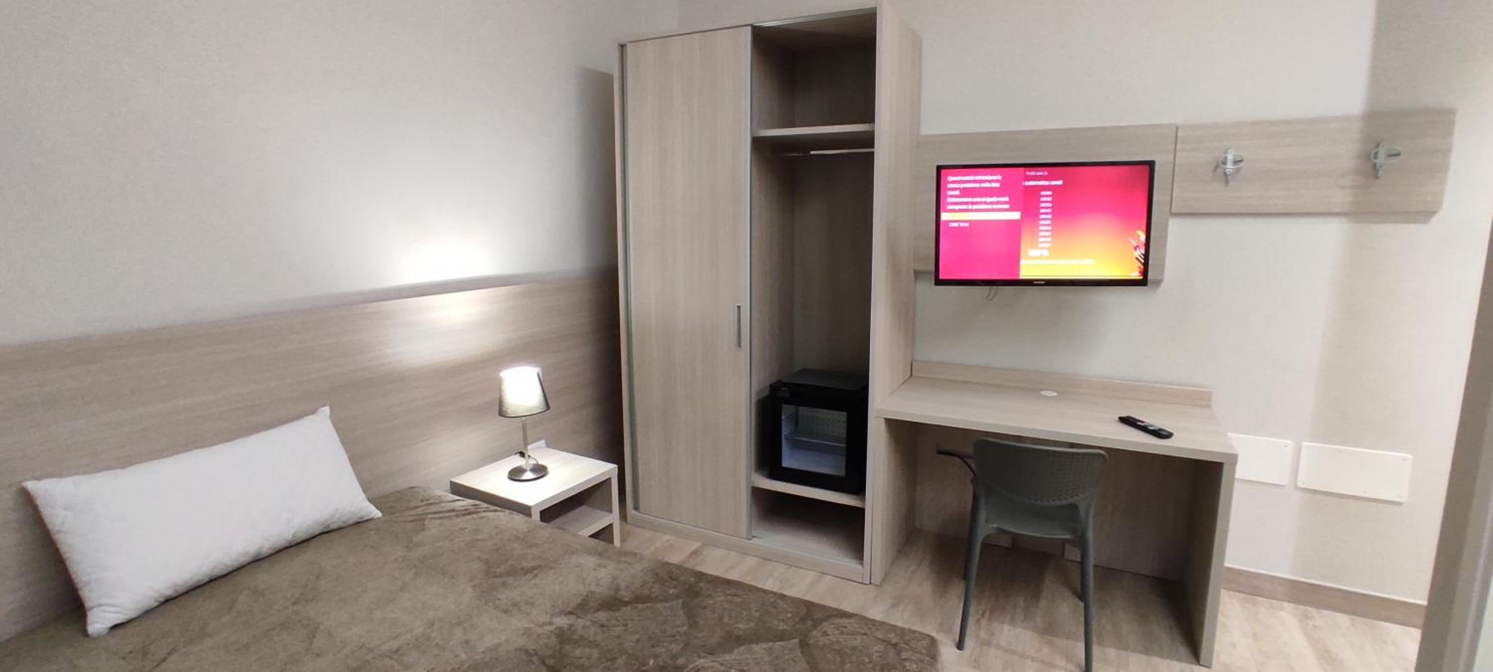 Single Room with Private Bathroom photo 2