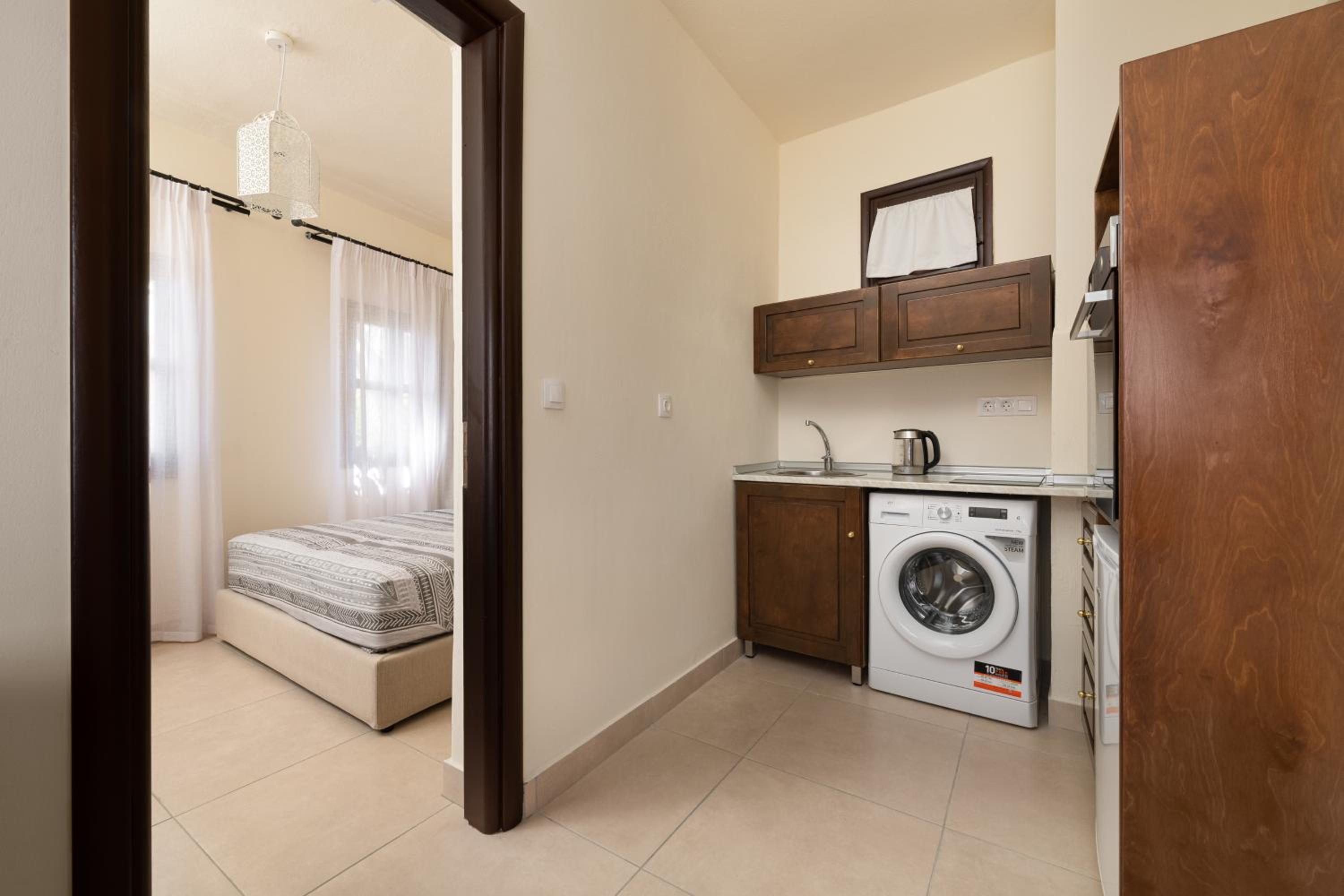 Apartment with Sea View - Photo 4