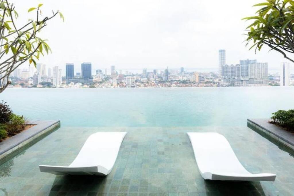 Apartment with City View