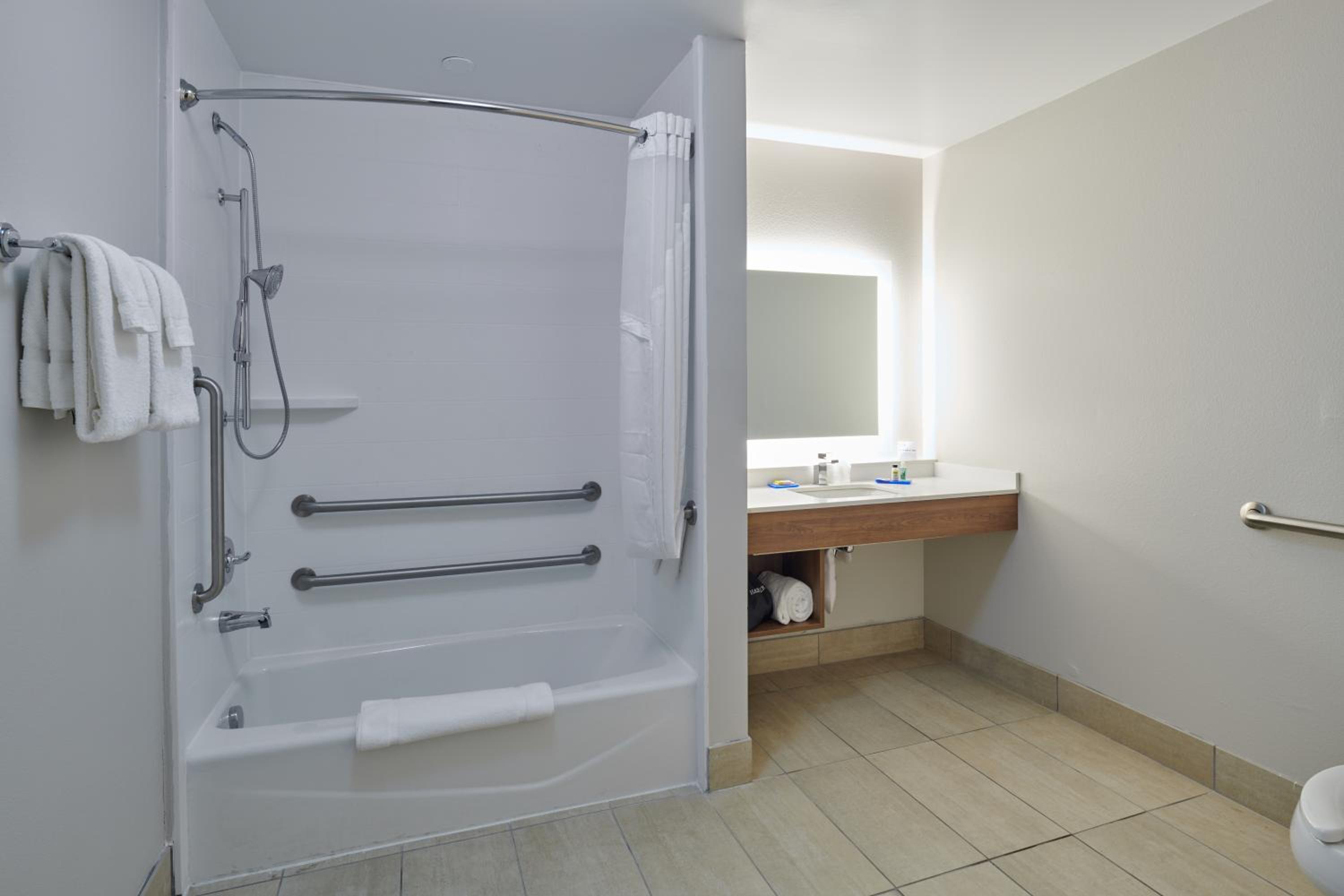 Standard King Room with Accessible Tub - Mobility Access - Photo 1