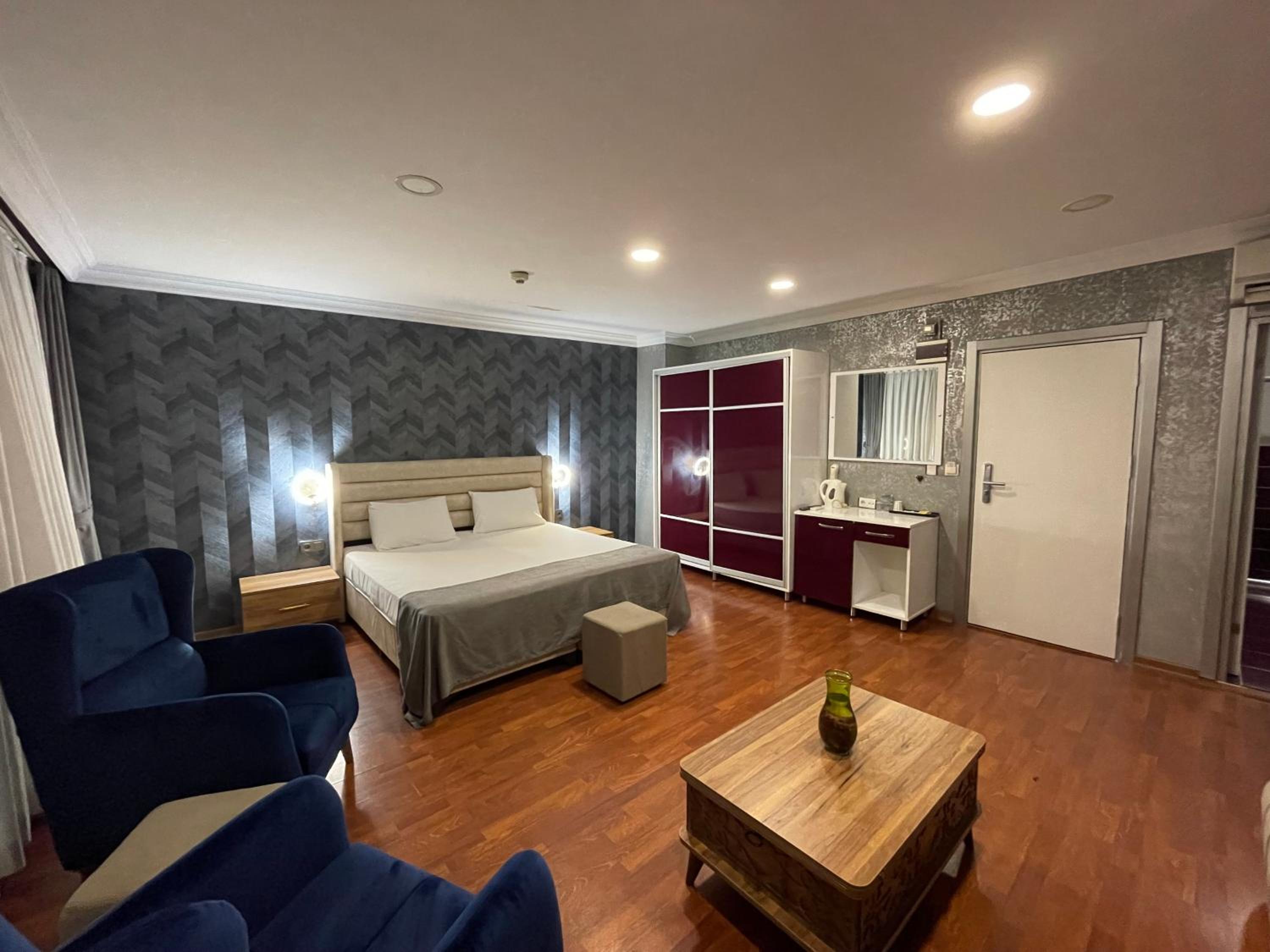 Suite with Balcony photo 1
