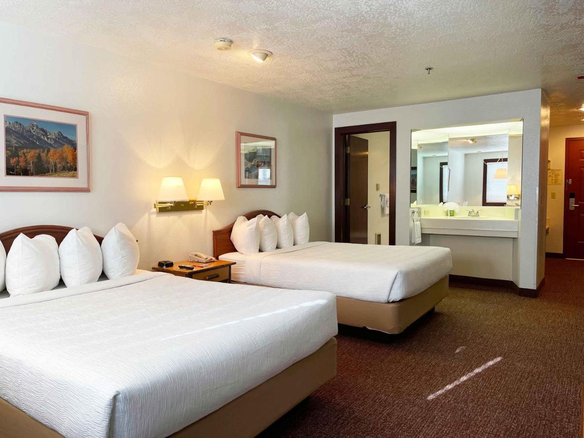 Tower Room with Two Queen Beds photo 1