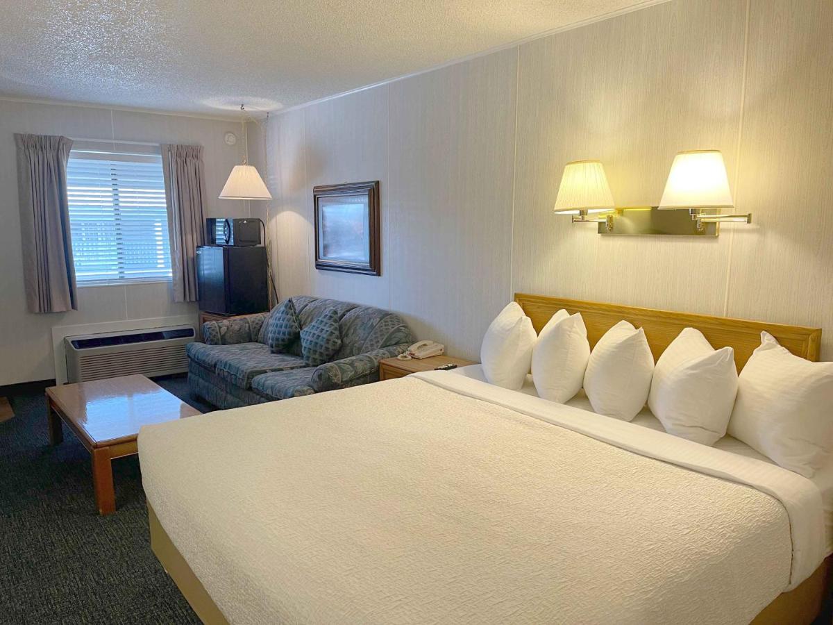 Deluxe King Room photo 2