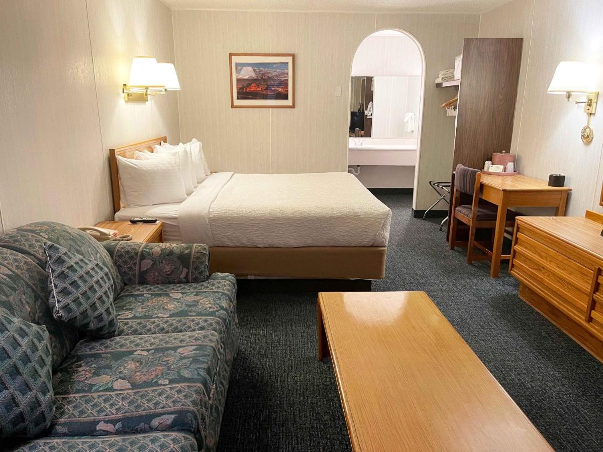 Deluxe King Room photo 1
