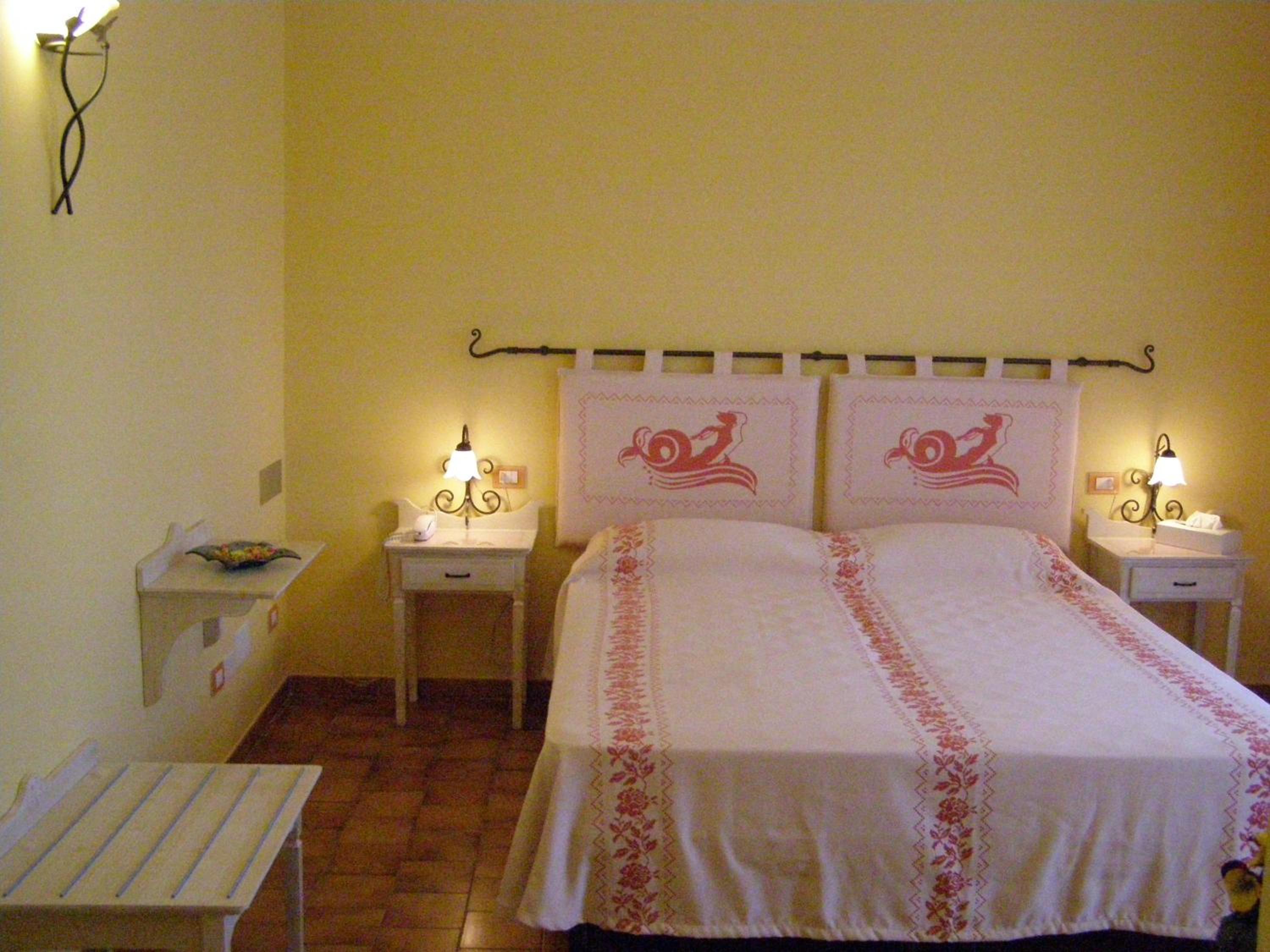 Double Room - Photo 7