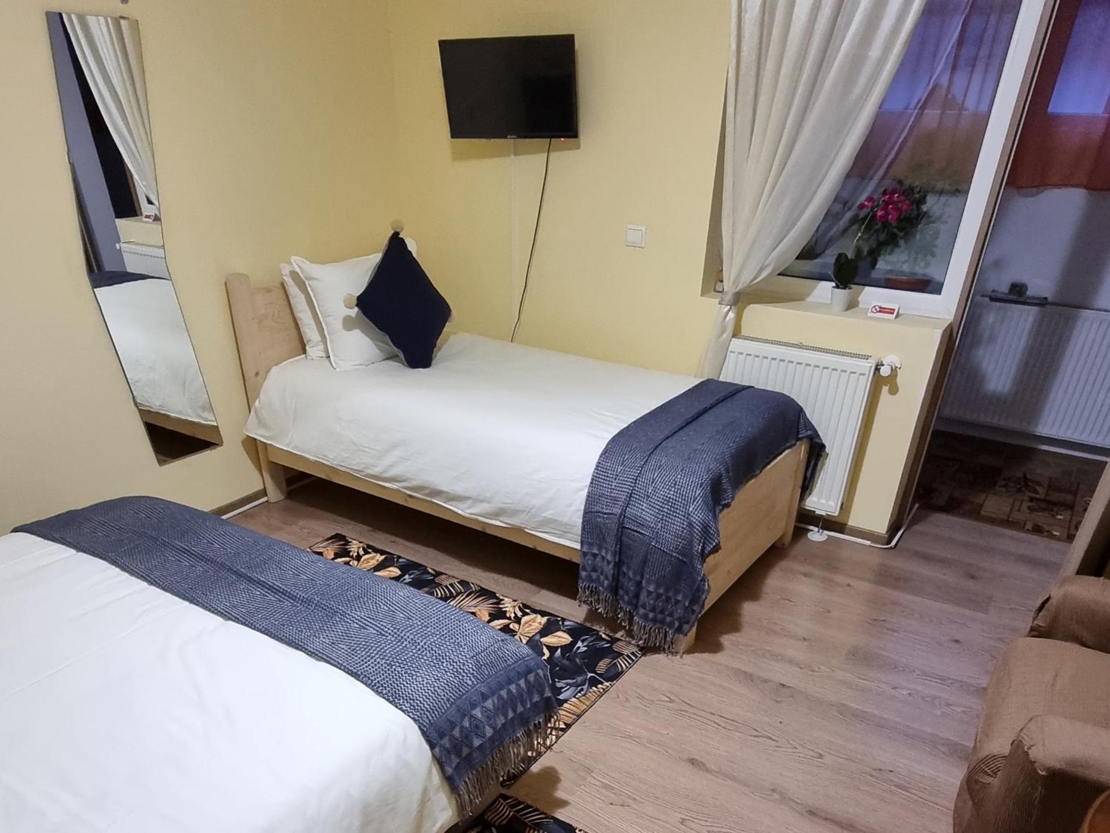Two-Bedroom House - Photo 29