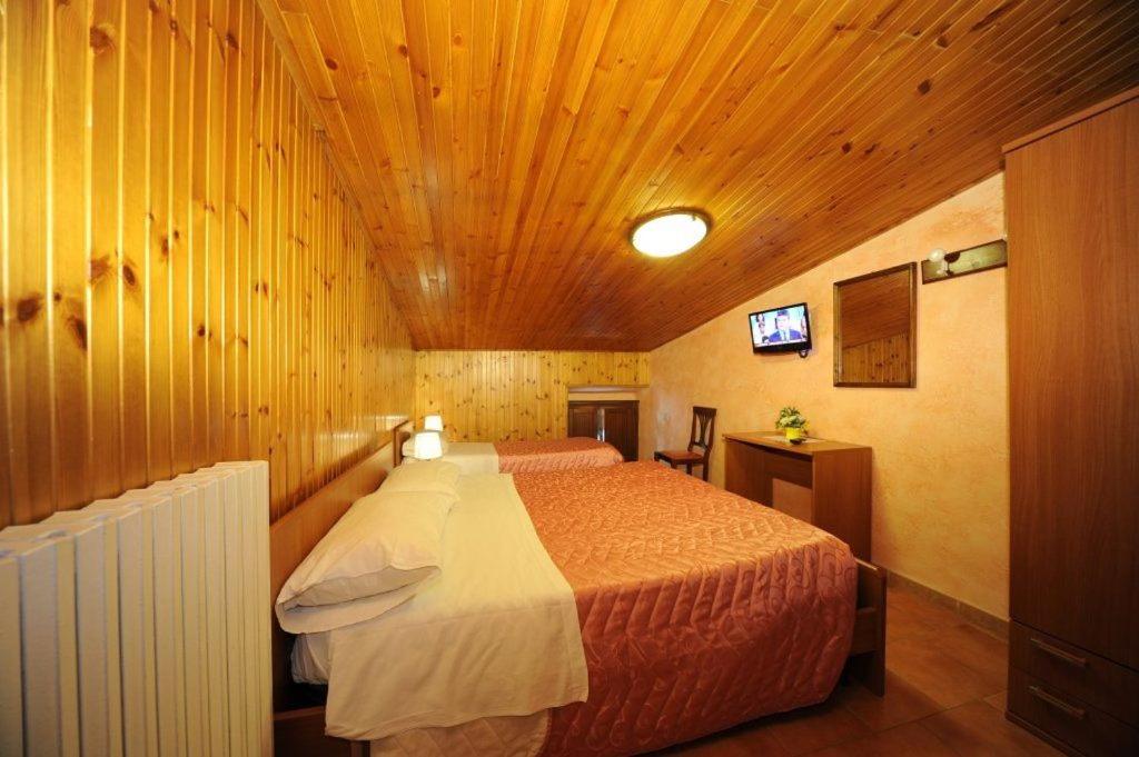 Triple Room with Bathroom photo 2